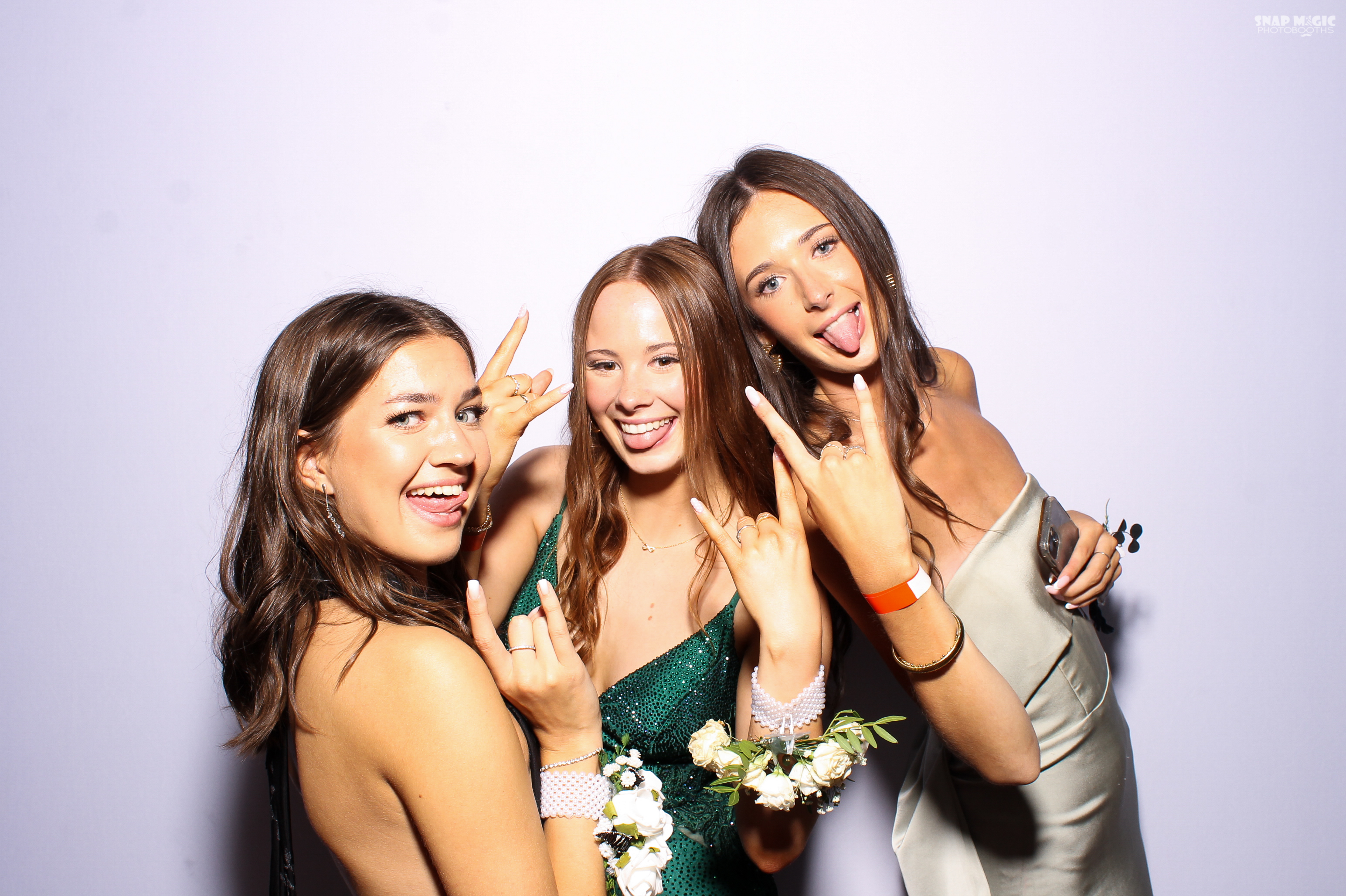 Ursuline College Debs '25 | View more photos from the event at gallery.snapmagic.ie/u/SnapMagic/Ursuline-College-Debs-25