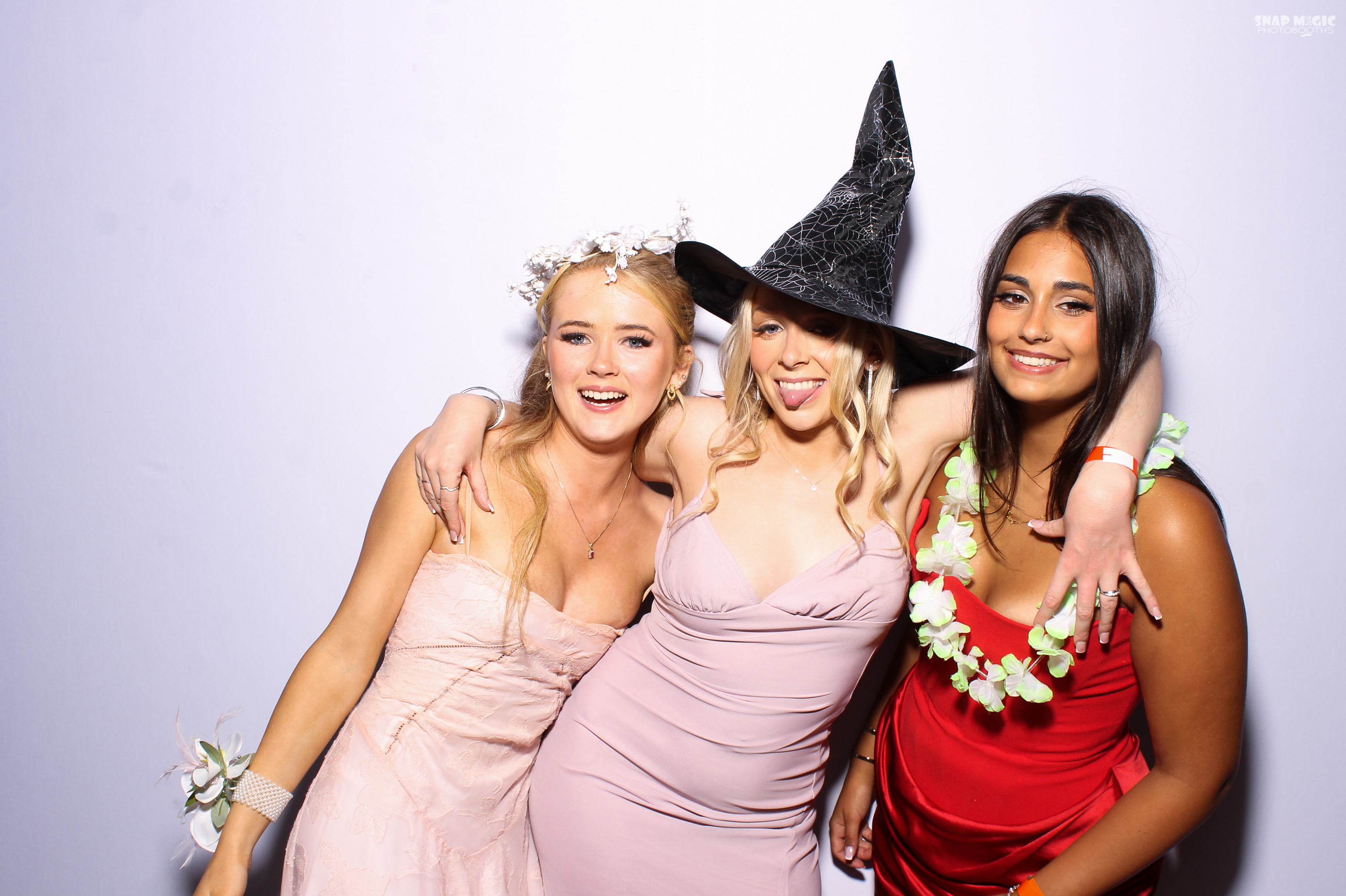 Ursuline College Debs '25 | View more photos from the event at gallery.snapmagic.ie/u/SnapMagic/Ursuline-College-Debs-25