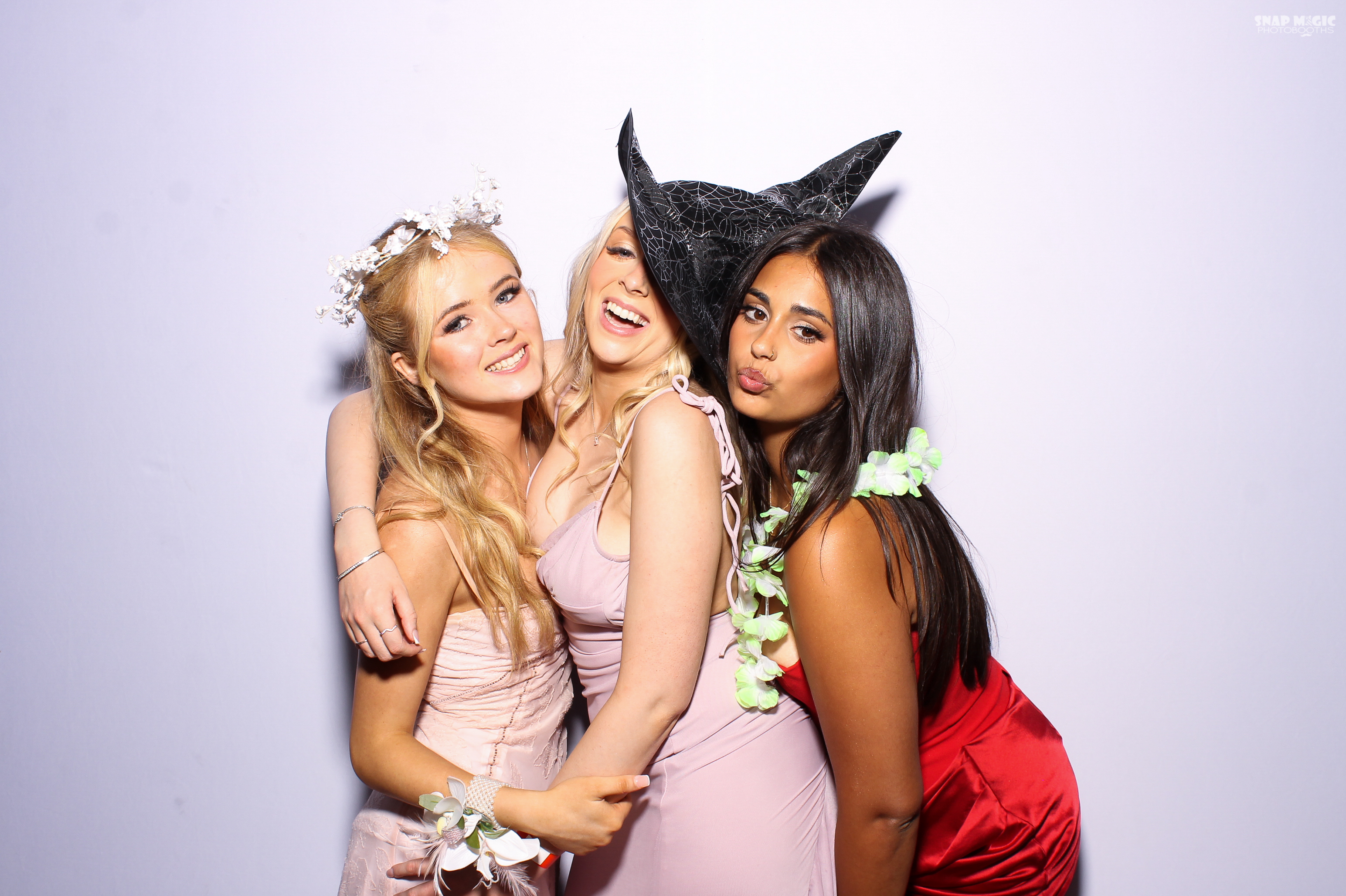 Ursuline College Debs '25 | View more photos from the event at gallery.snapmagic.ie/u/SnapMagic/Ursuline-College-Debs-25