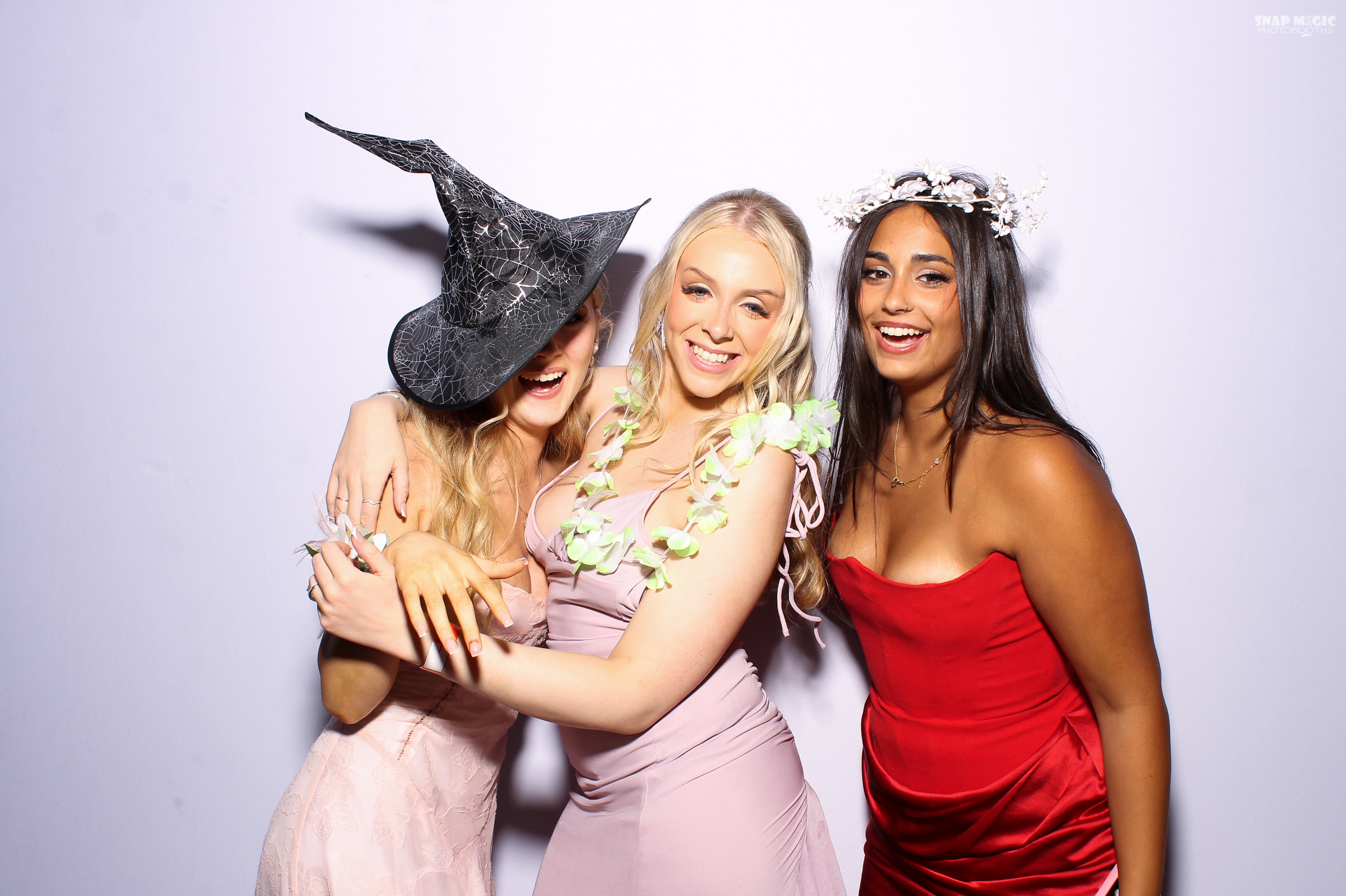 Ursuline College Debs '25 | View more photos from the event at gallery.snapmagic.ie/u/SnapMagic/Ursuline-College-Debs-25