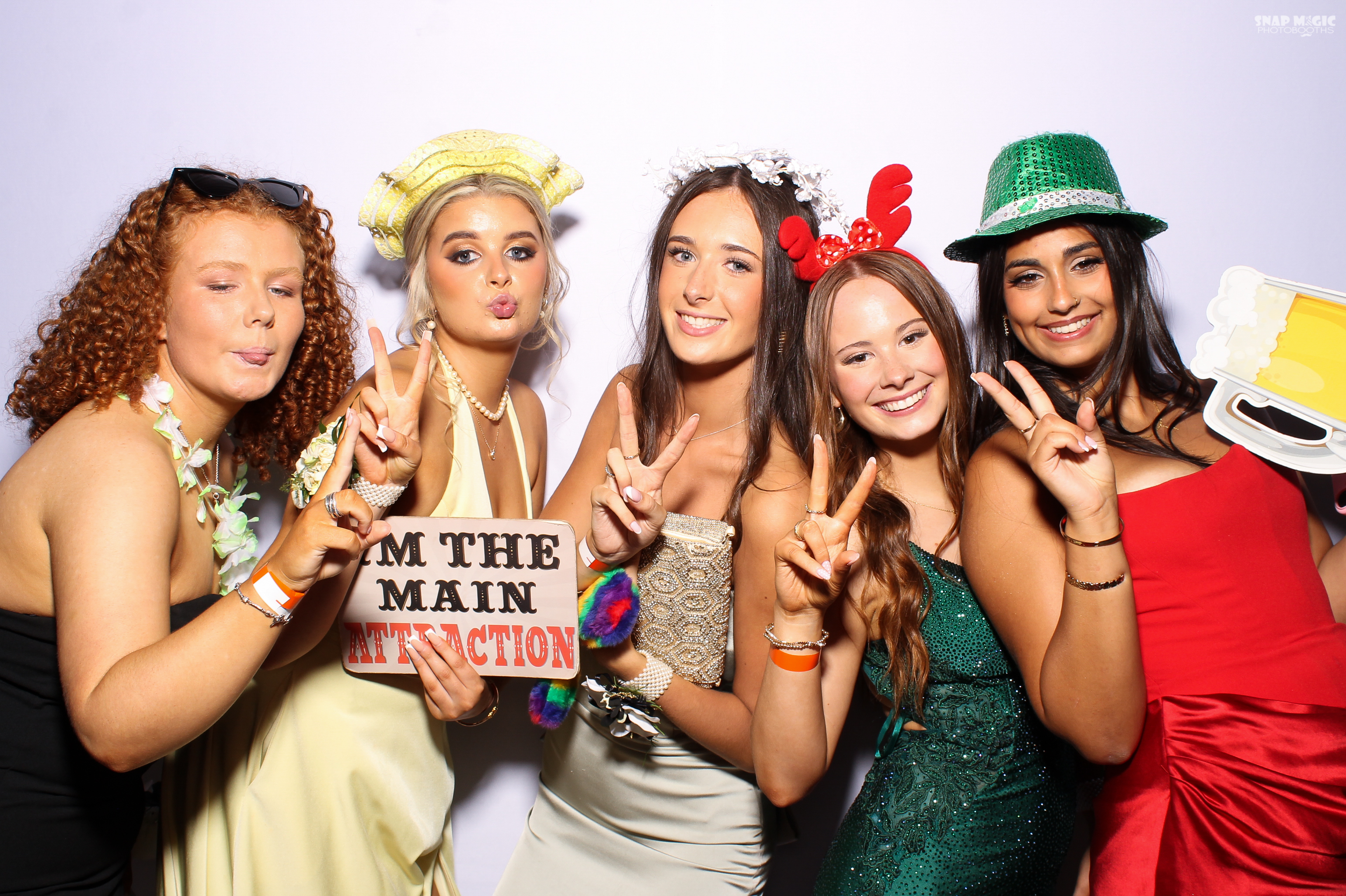 Ursuline College Debs '25 | View more photos from the event at gallery.snapmagic.ie/u/SnapMagic/Ursuline-College-Debs-25