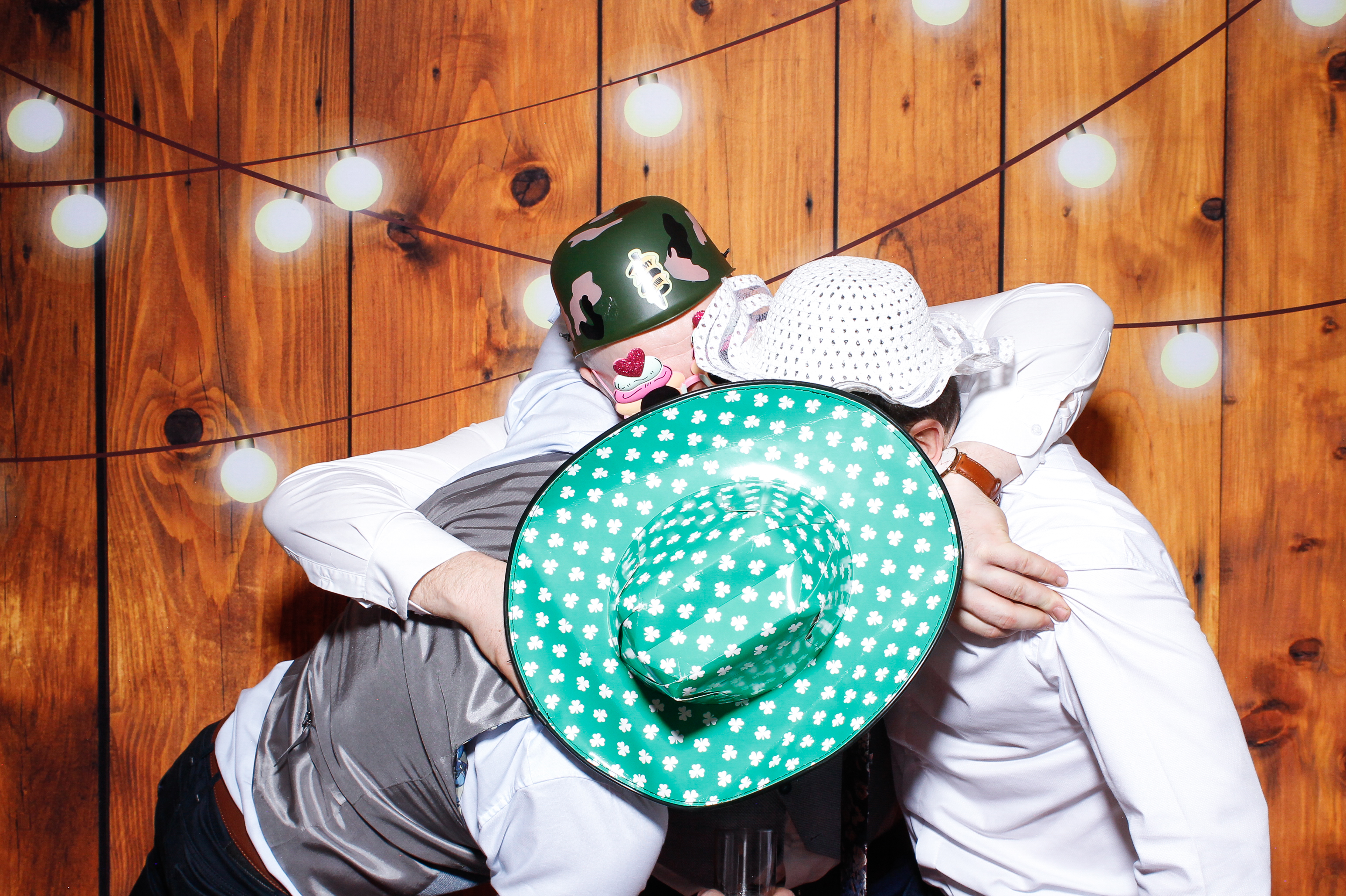 Aisling & Paul | View more photos from the event at gallery.snapmagic.ie/u/SnapMagic/Aisling-Paul