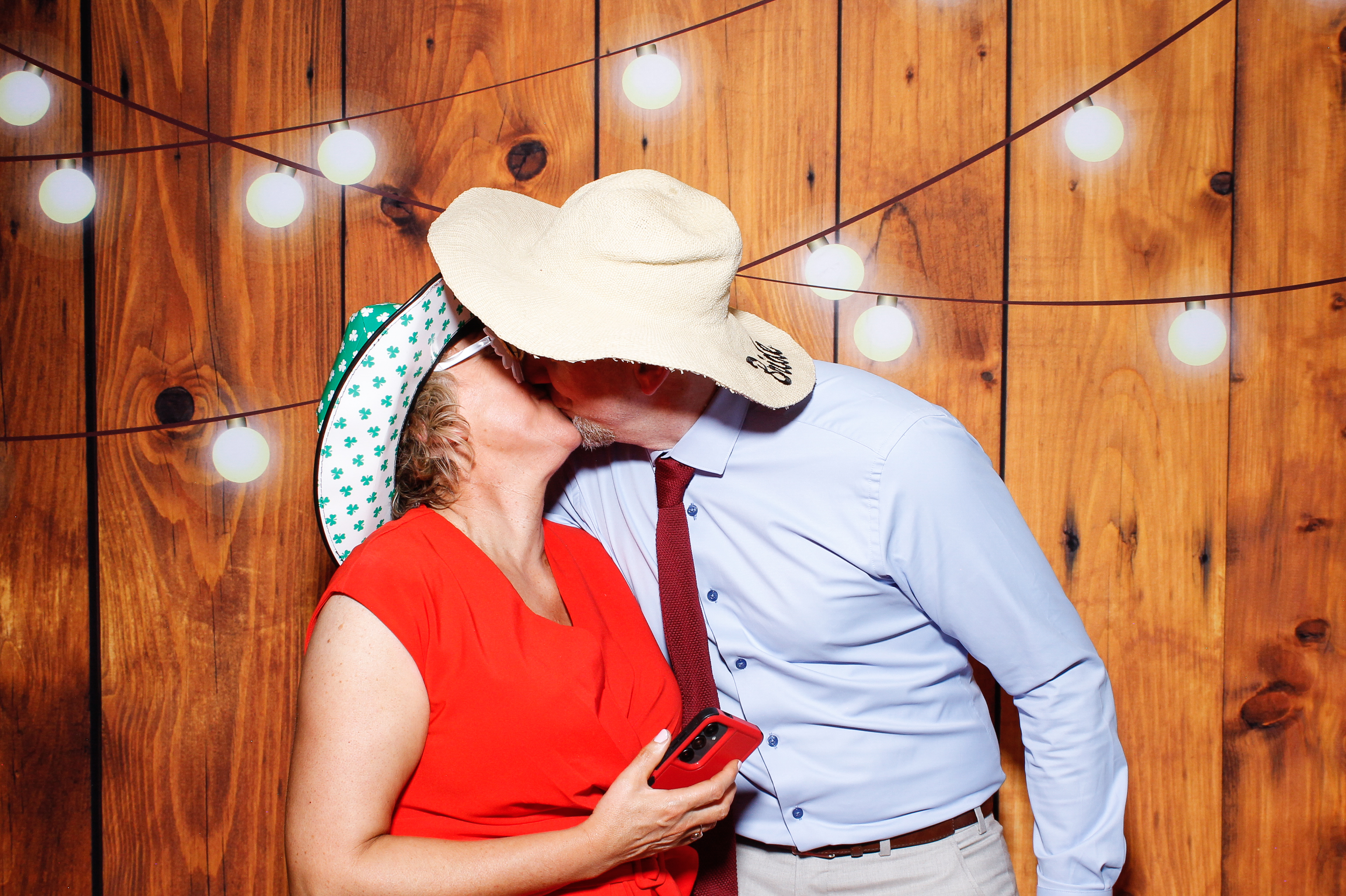 Aisling & Paul | View more photos from the event at gallery.snapmagic.ie/u/SnapMagic/Aisling-Paul