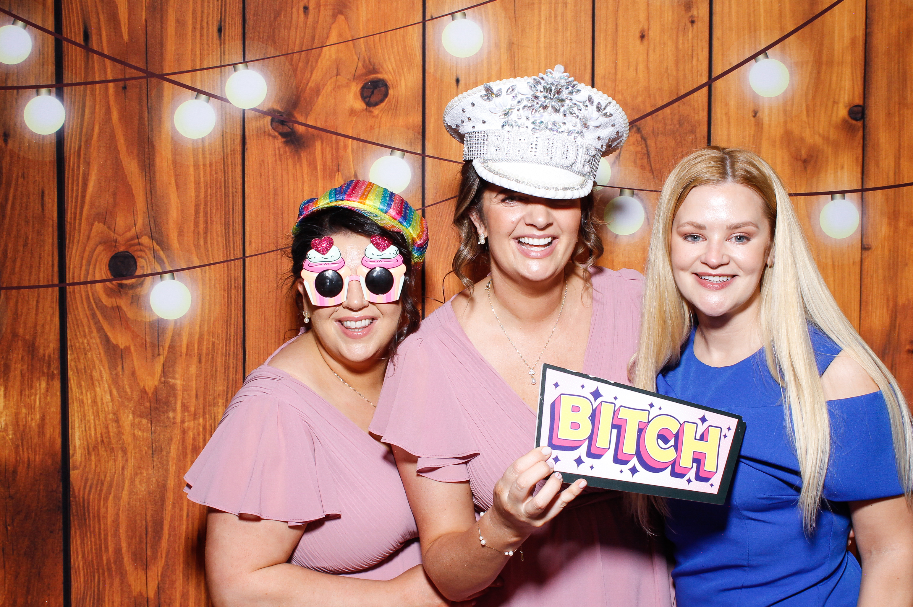 Aisling & Paul | View more photos from the event at gallery.snapmagic.ie/u/SnapMagic/Aisling-Paul