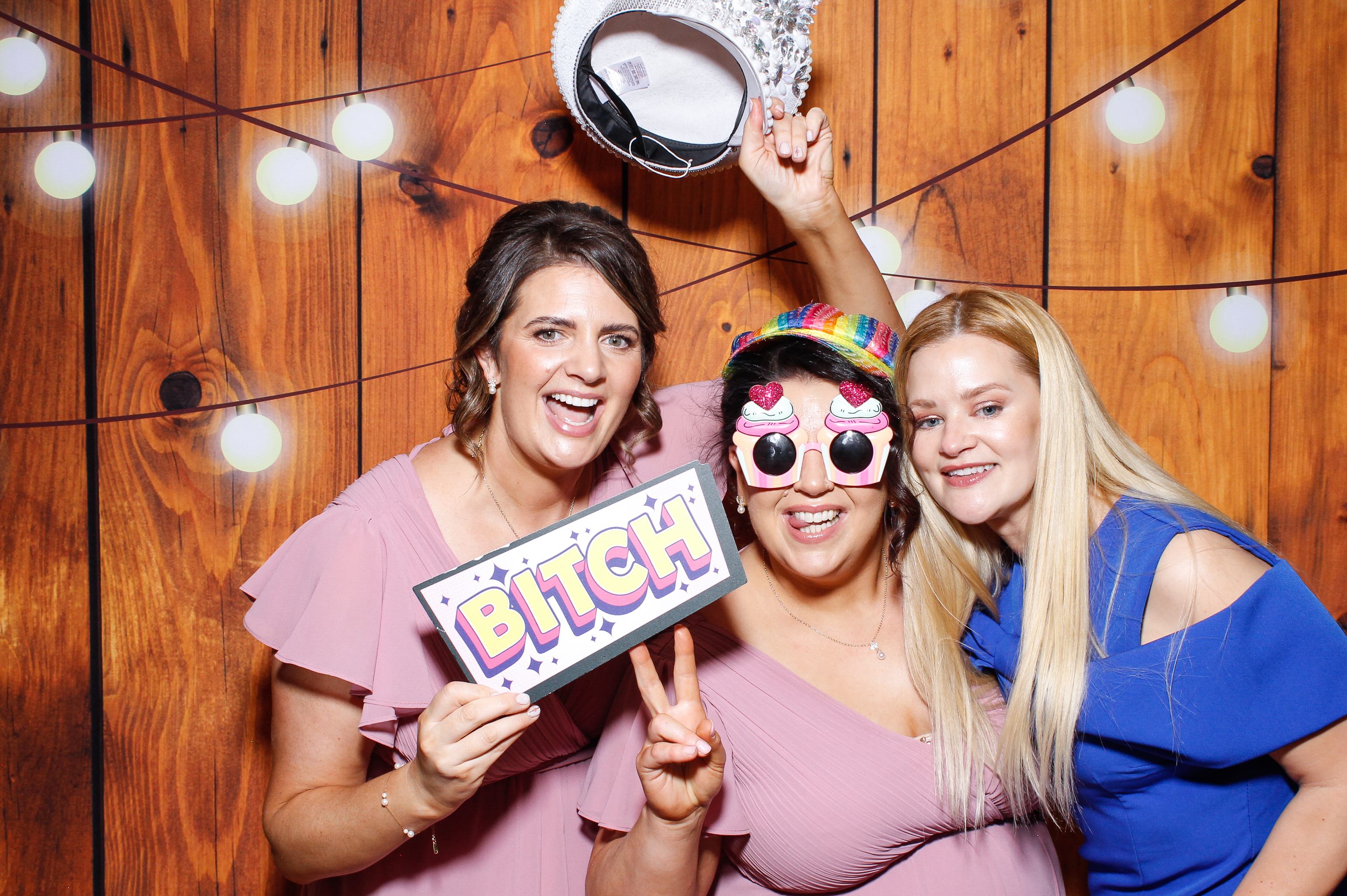 Aisling & Paul | View more photos from the event at gallery.snapmagic.ie/u/SnapMagic/Aisling-Paul