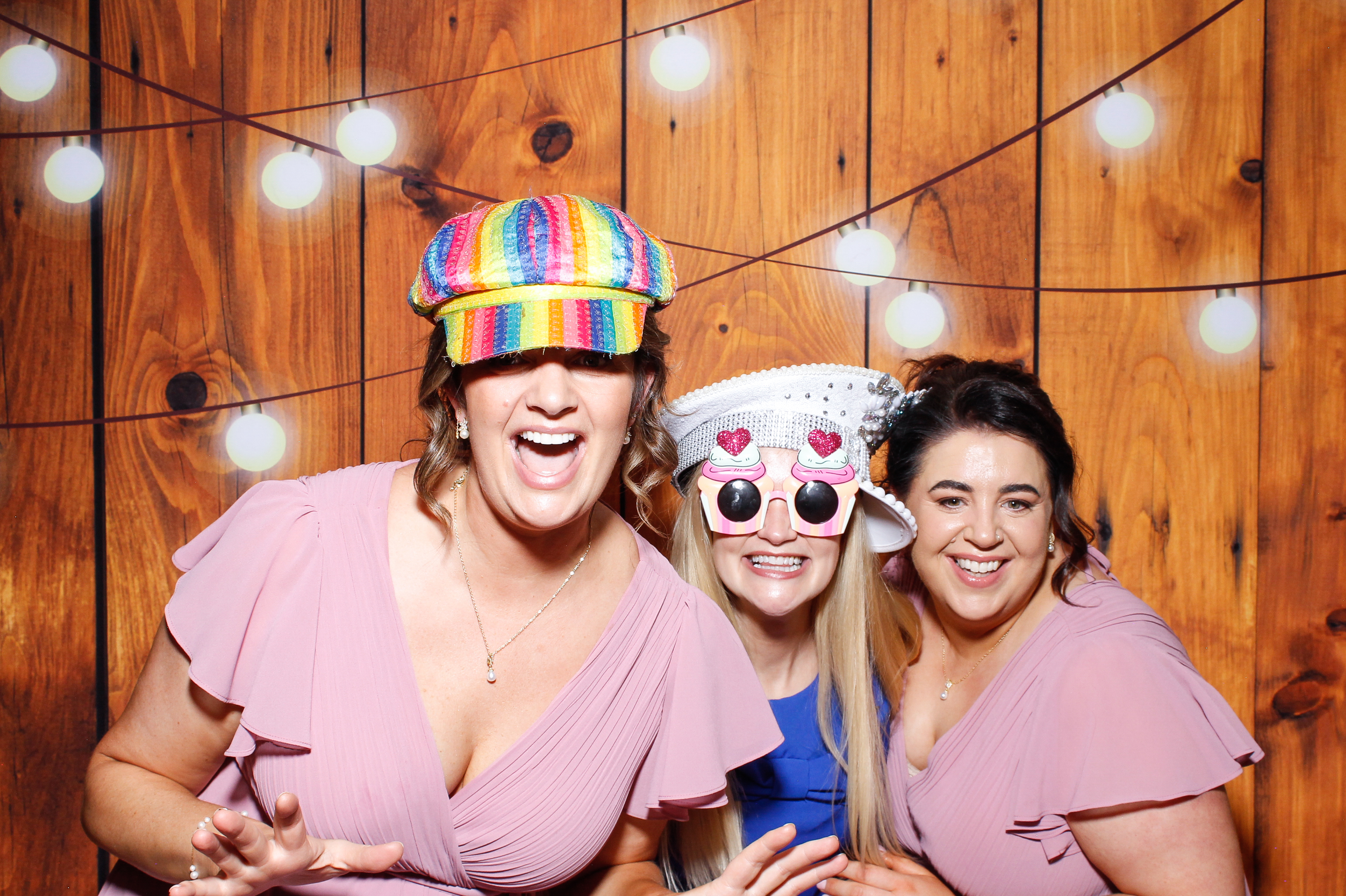 Aisling & Paul | View more photos from the event at gallery.snapmagic.ie/u/SnapMagic/Aisling-Paul