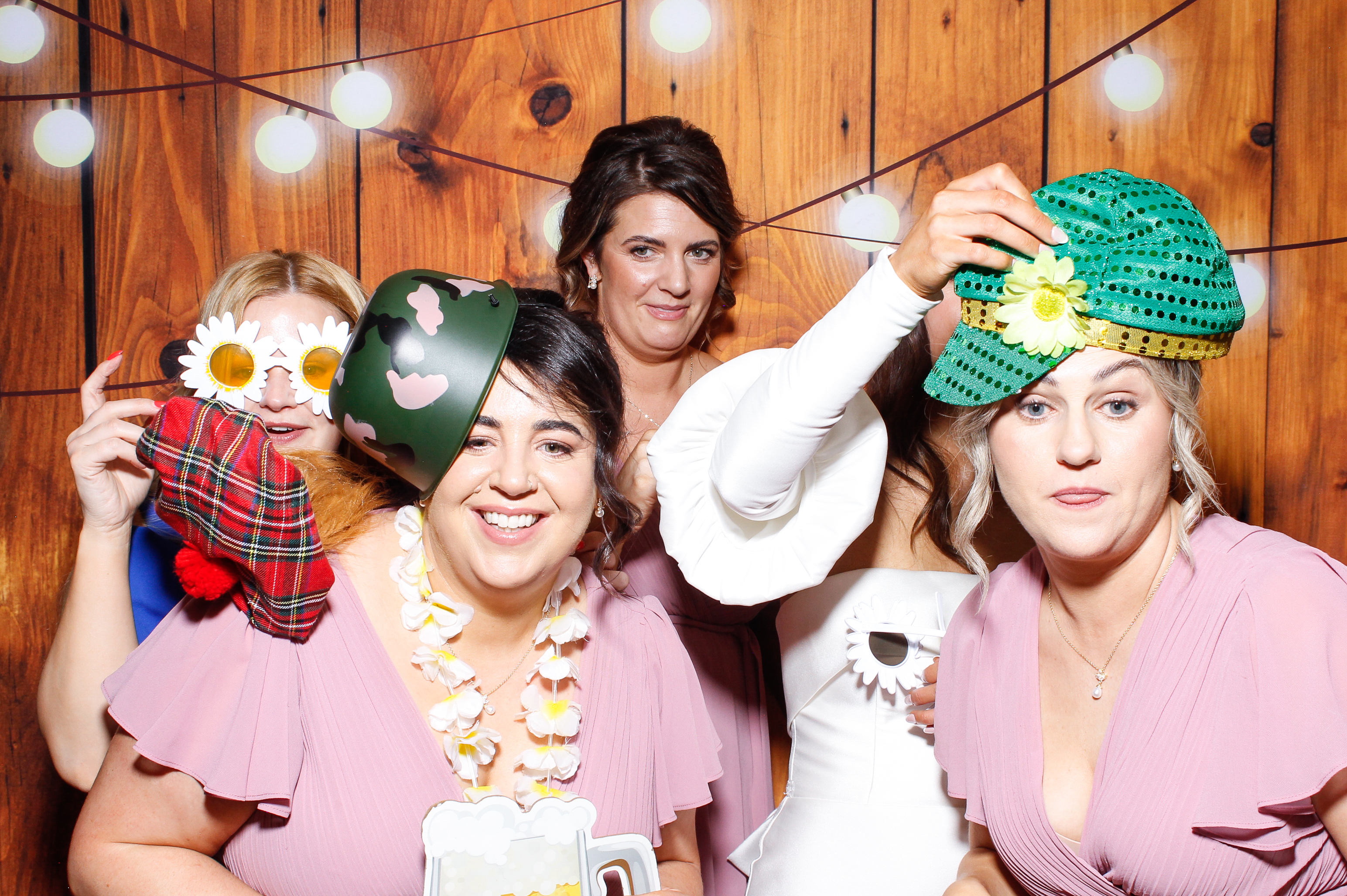 Aisling & Paul | View more photos from the event at gallery.snapmagic.ie/u/SnapMagic/Aisling-Paul