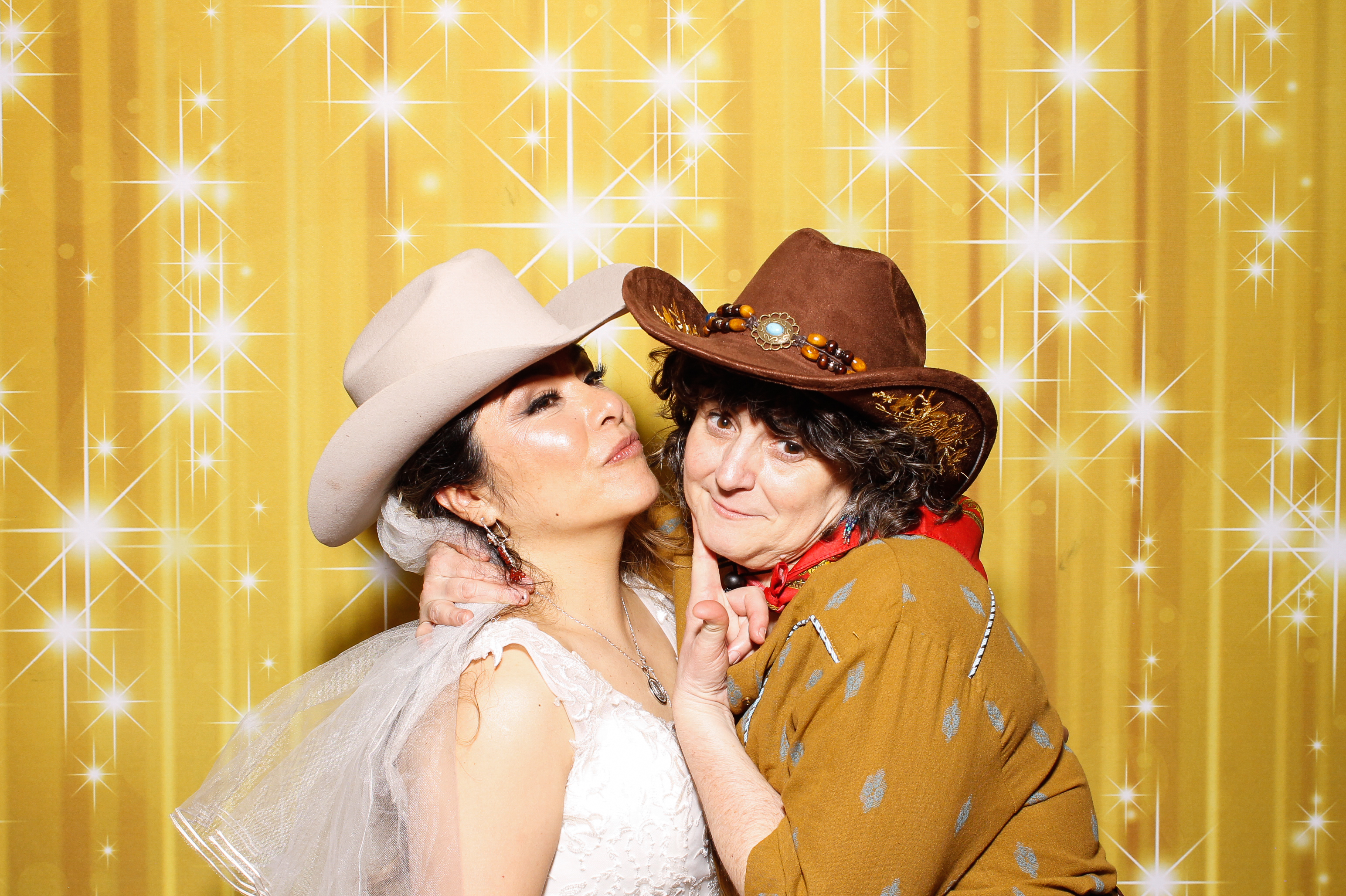 Diana & Keith | View more photos from the event at gallery.snapmagic.ie/u/SnapMagic/Diana-Keith