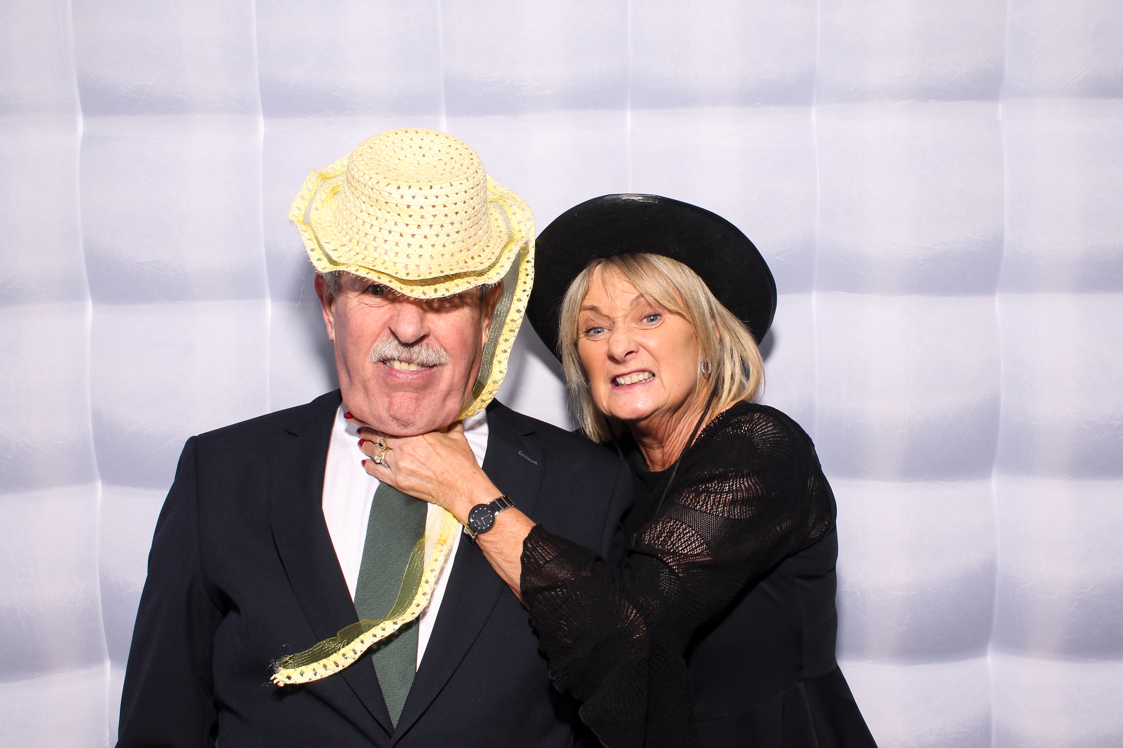 Ellen & Dave | View more photos from the event at gallery.snapmagic.ie/u/SnapMagic/Ellen-Dave