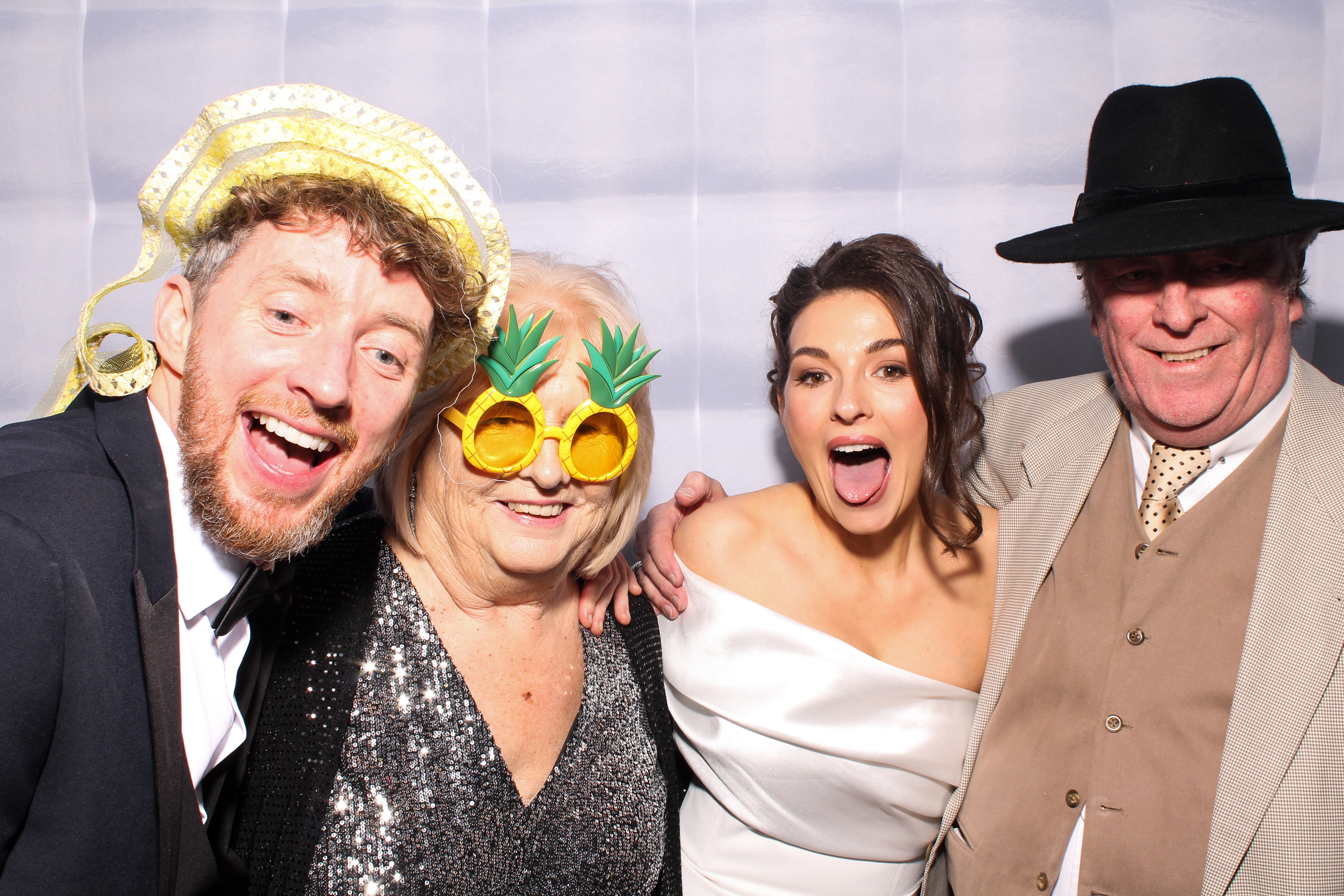 Ellen & Dave | View more photos from the event at gallery.snapmagic.ie/u/SnapMagic/Ellen-Dave