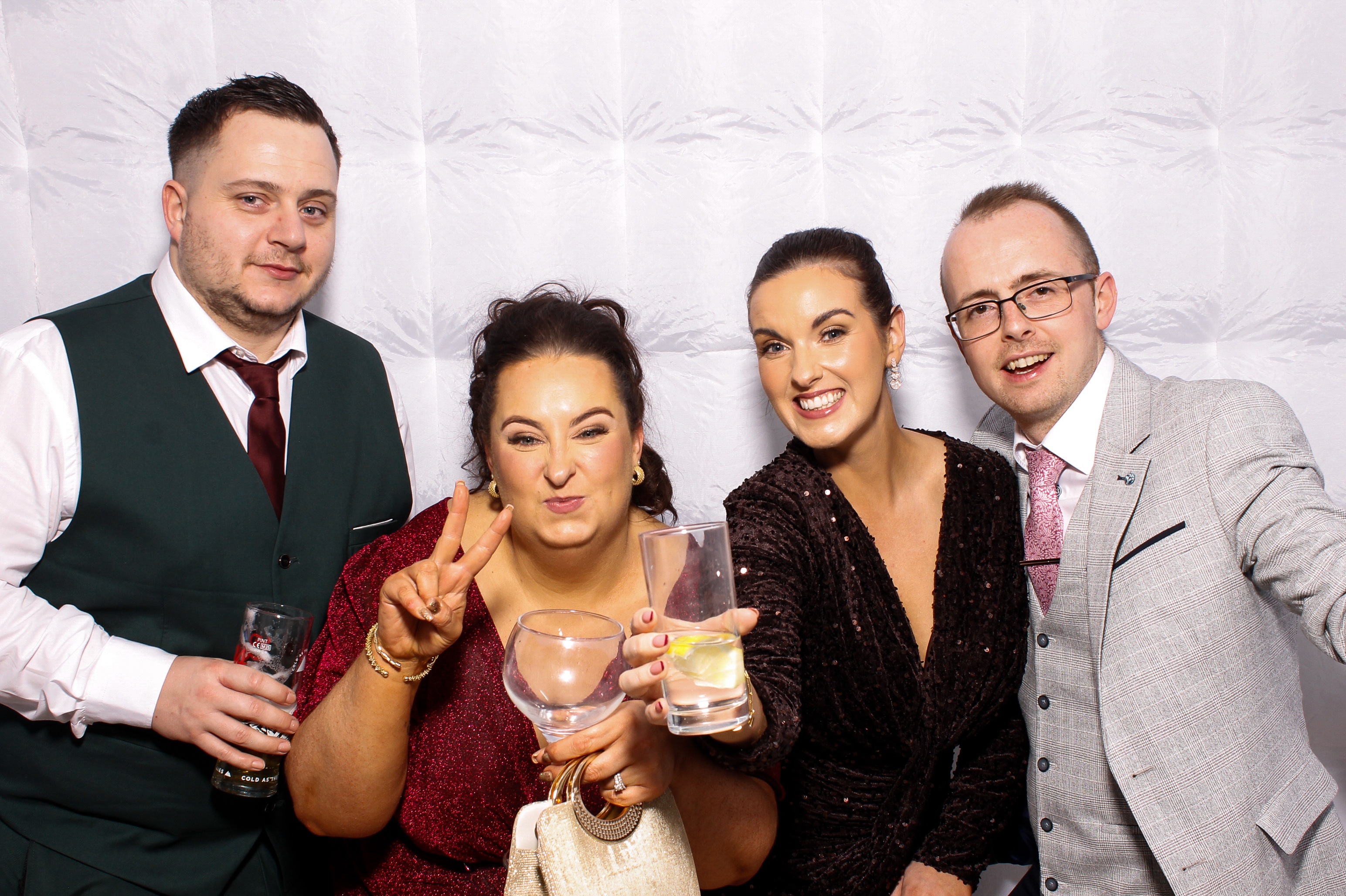 Linda & James | View more photos from the event at gallery.snapmagic.ie/u/SnapMagic/Linda-James