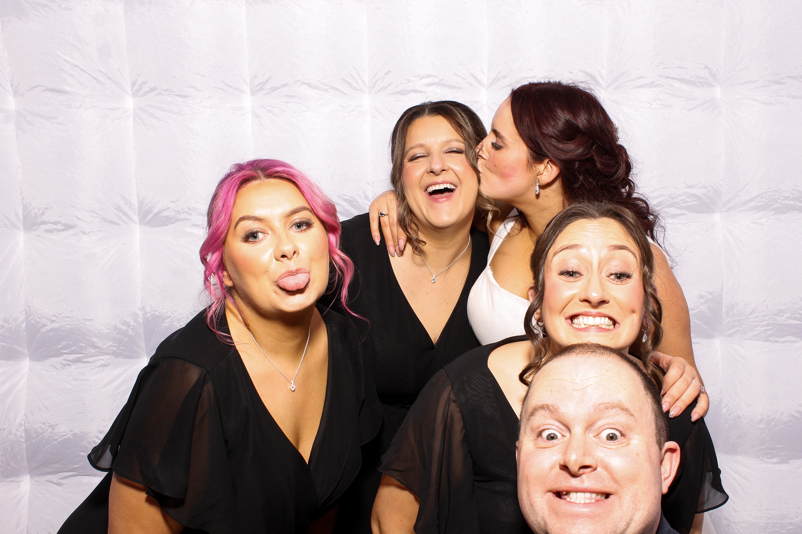 Linda & James | View more photos from the event at gallery.snapmagic.ie/u/SnapMagic/Linda-James