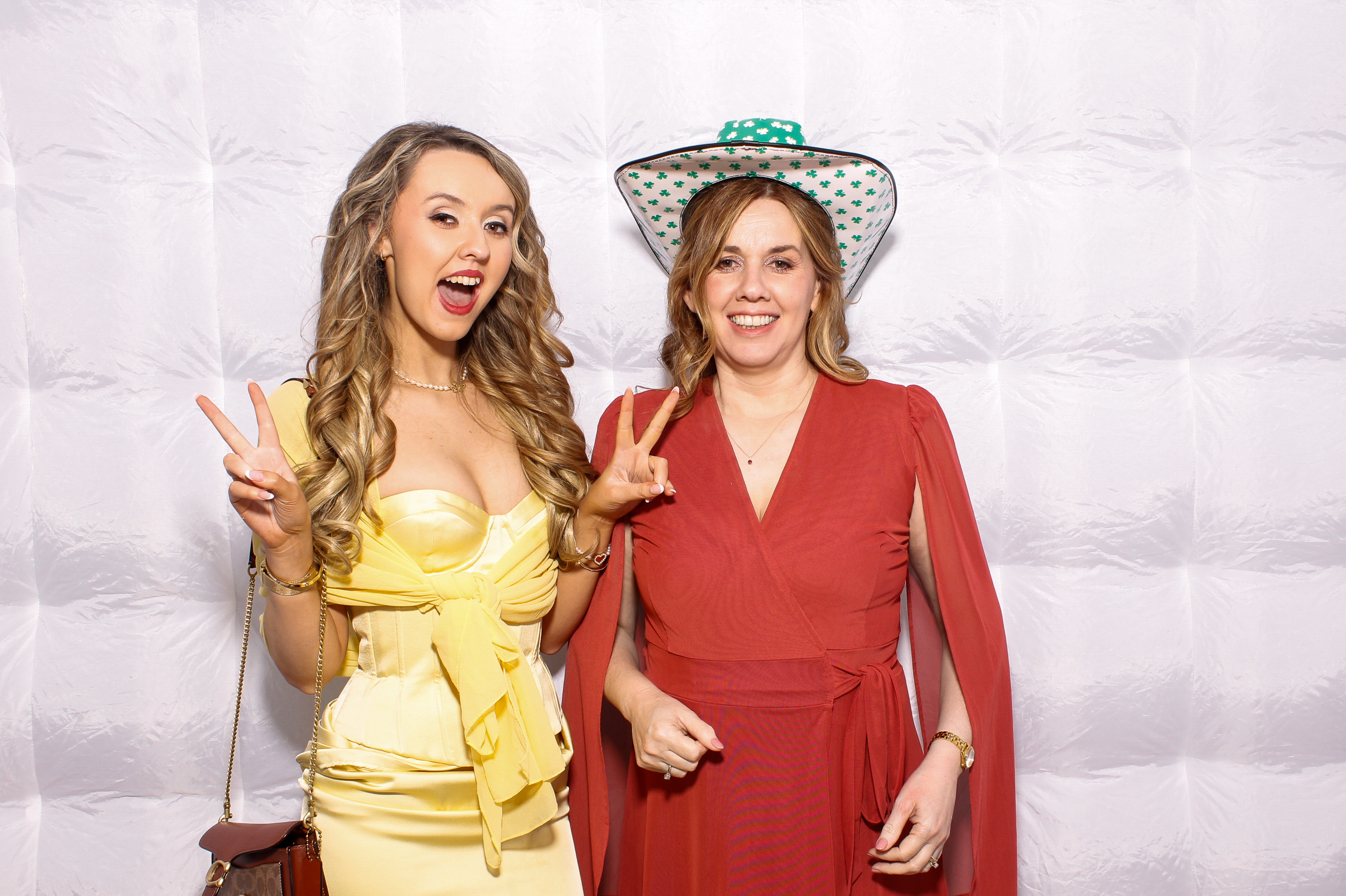 Linda & James | View more photos from the event at gallery.snapmagic.ie/u/SnapMagic/Linda-James