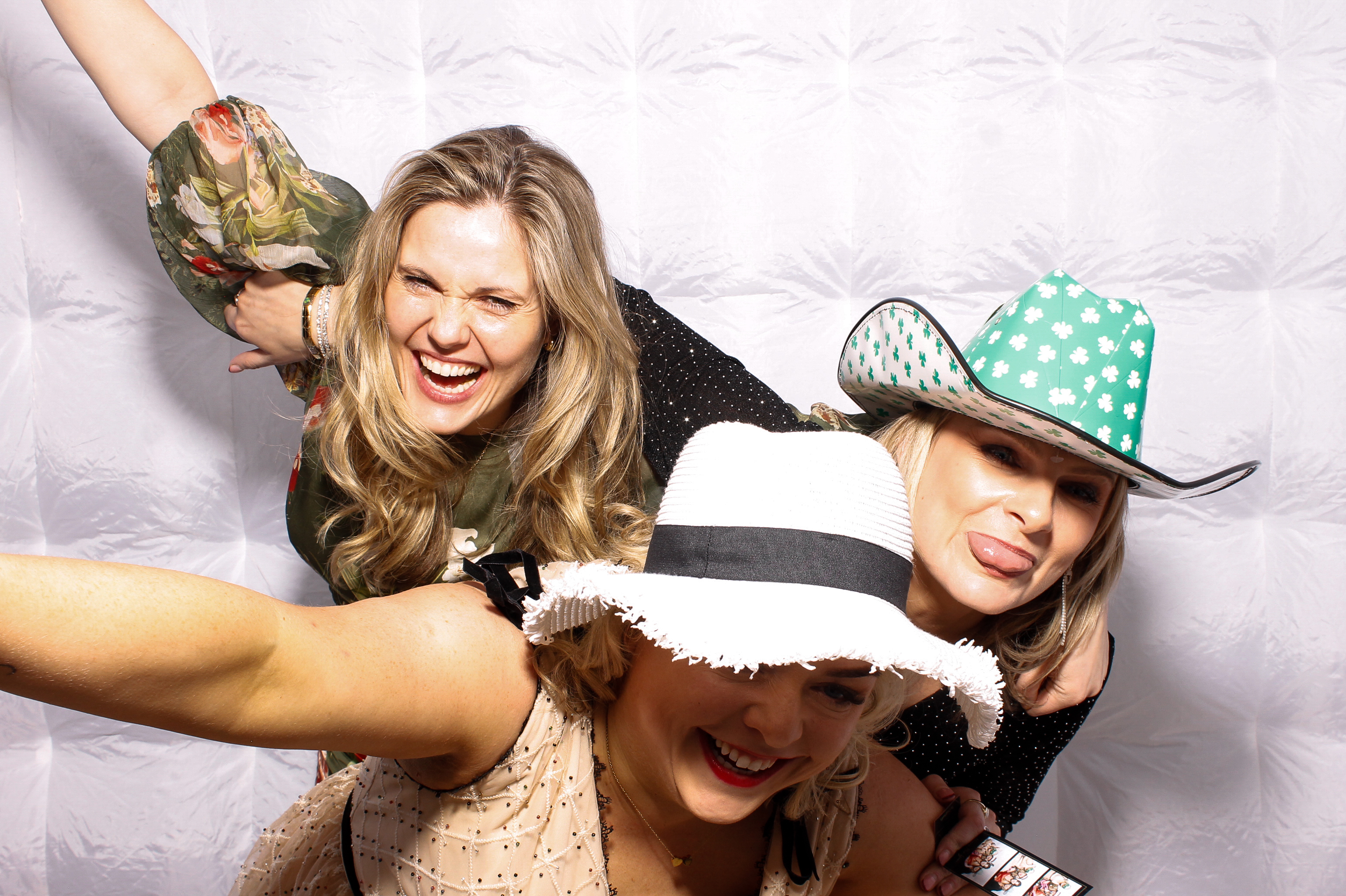 Linda & James | View more photos from the event at gallery.snapmagic.ie/u/SnapMagic/Linda-James