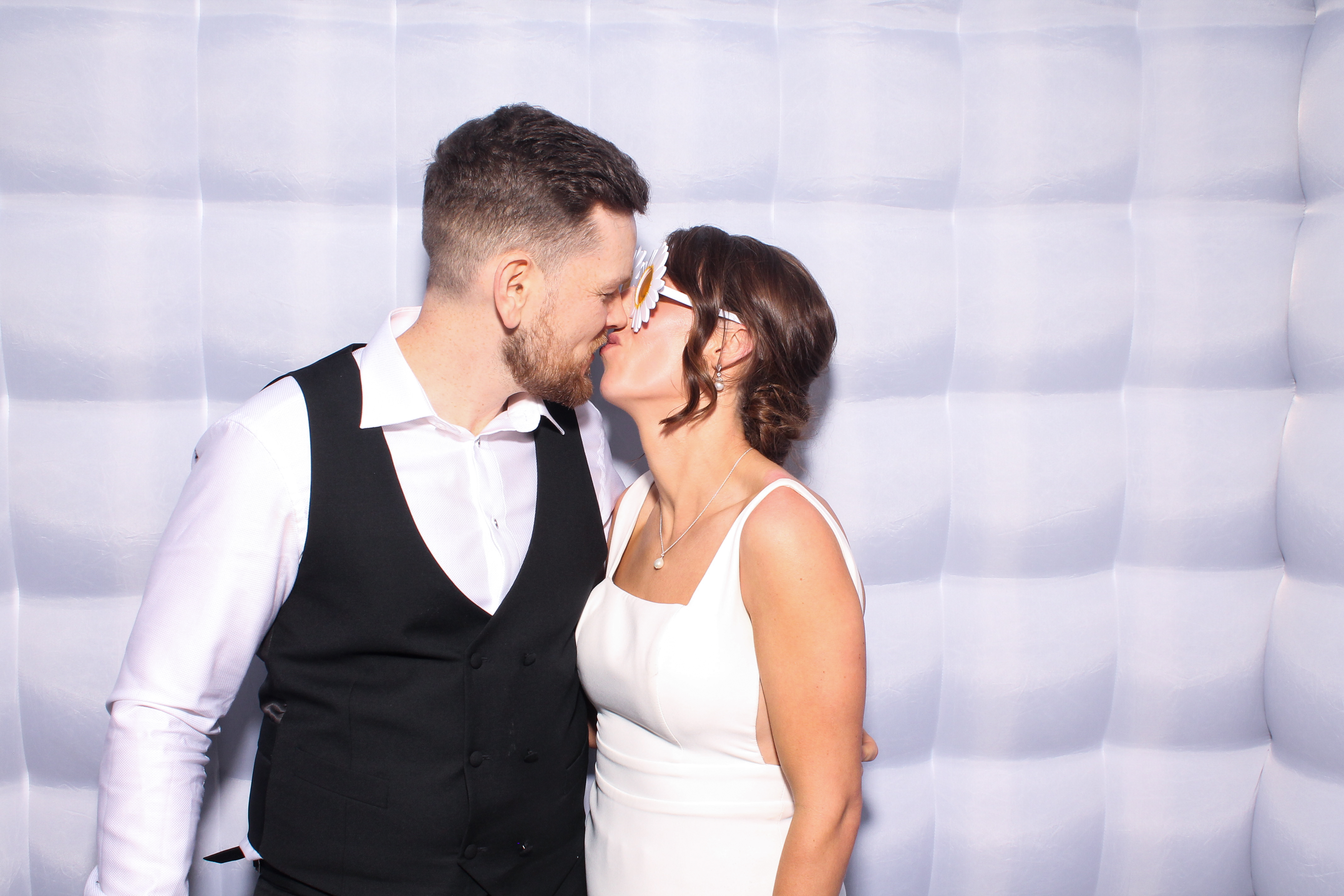 Louise & Niall | View more photos from the event at gallery.snapmagic.ie/u/SnapMagic/Louise-Niall