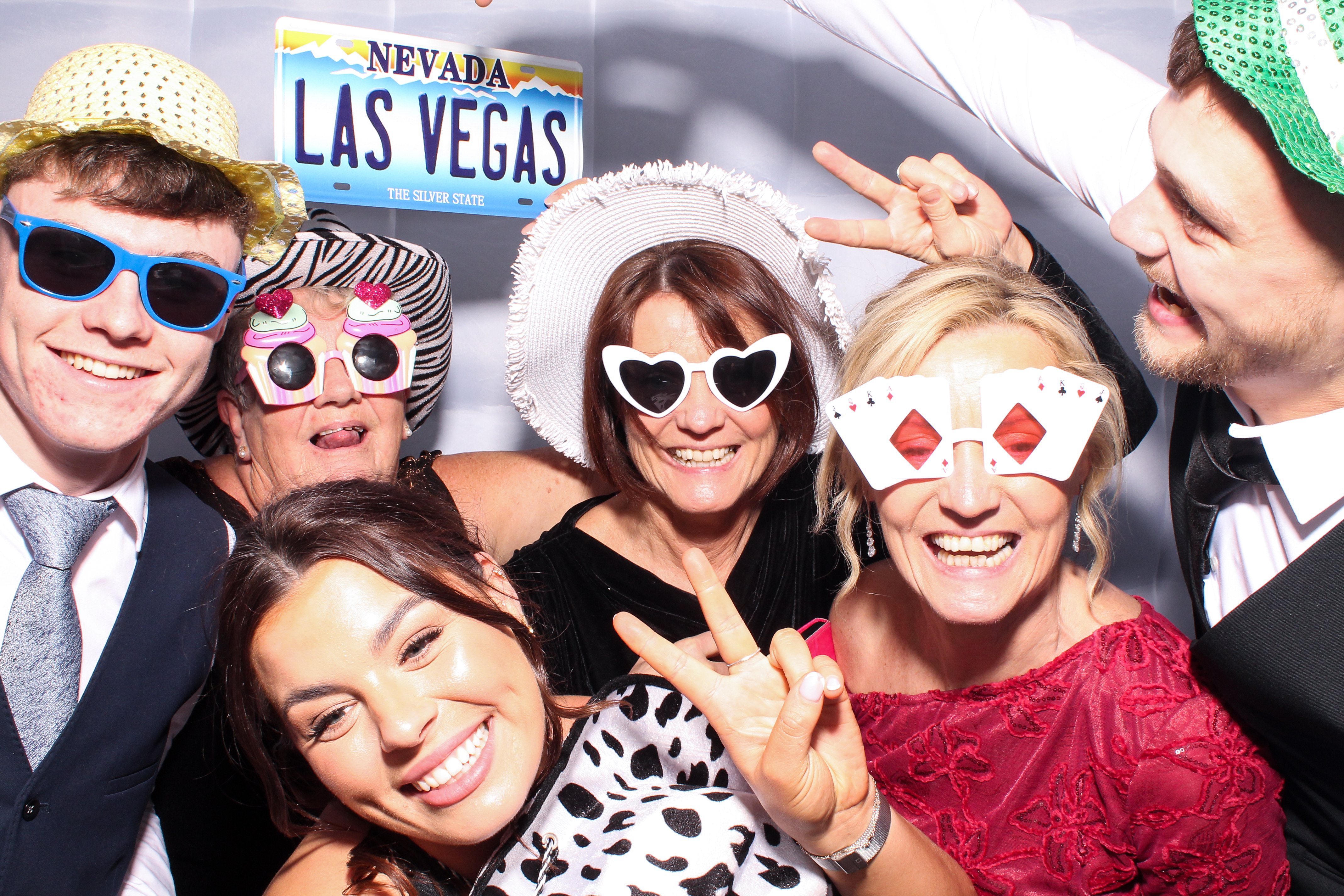 Louise & Niall | View more photos from the event at gallery.snapmagic.ie/u/SnapMagic/Louise-Niall