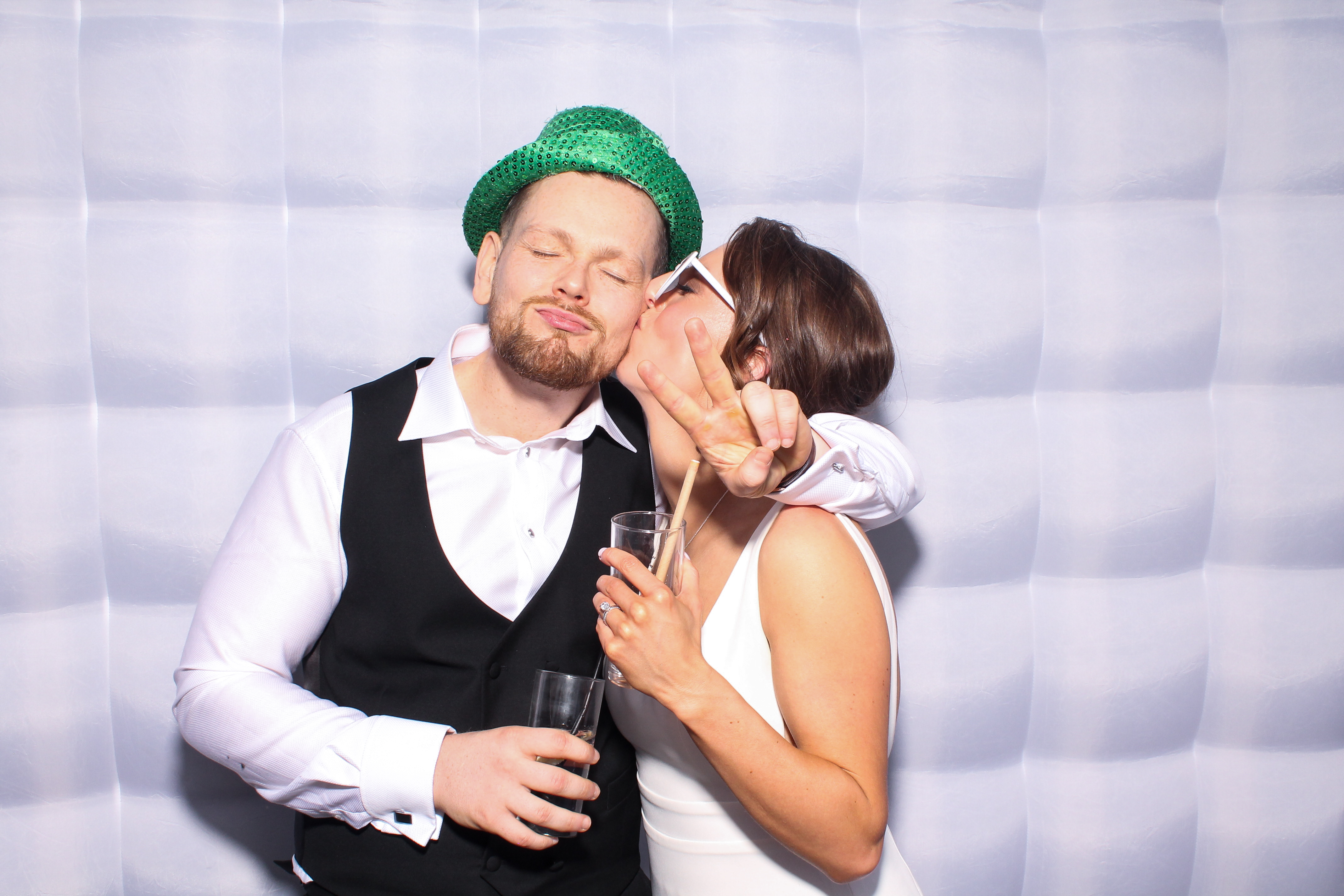 Louise & Niall | View more photos from the event at gallery.snapmagic.ie/u/SnapMagic/Louise-Niall