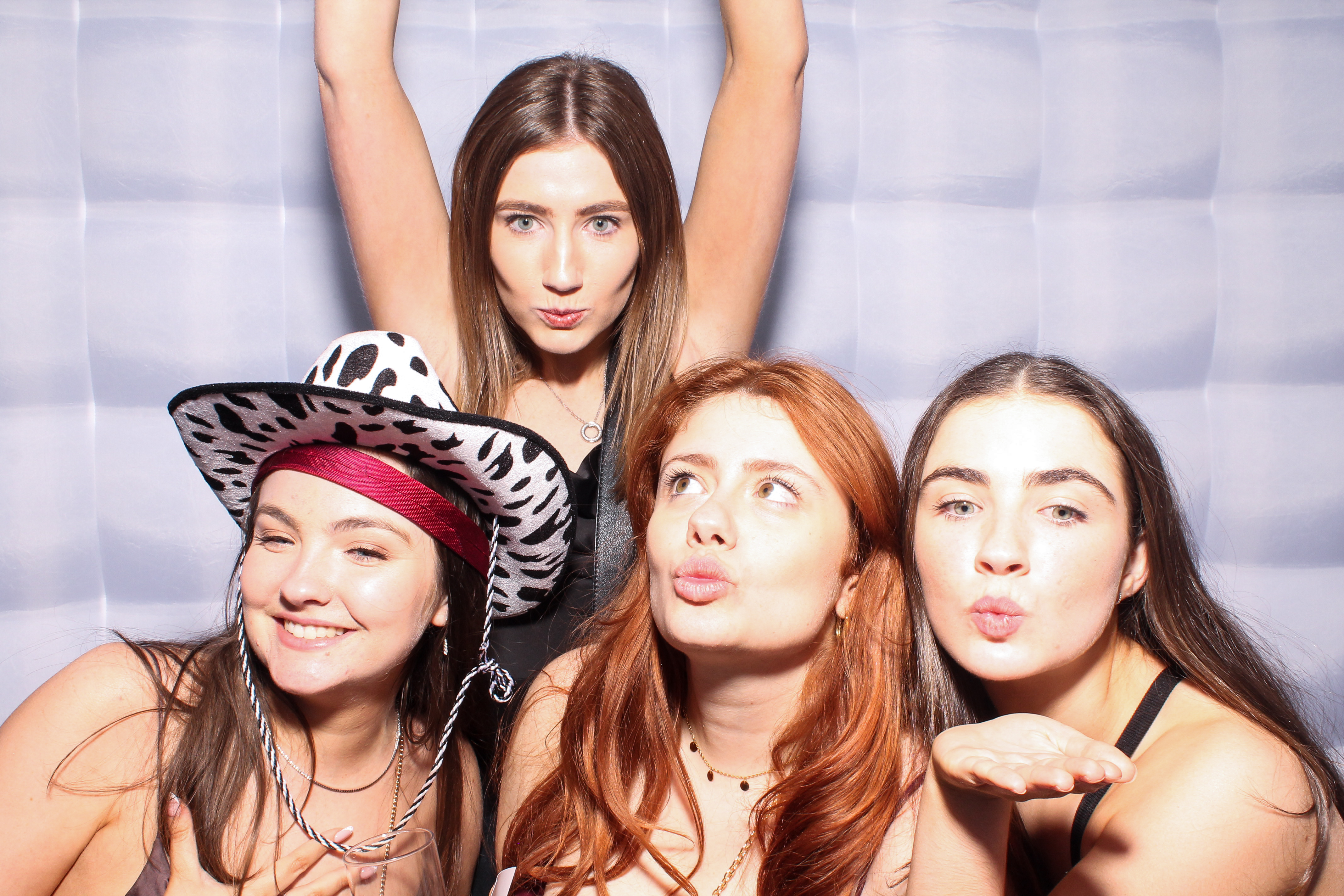 Louise & Niall | View more photos from the event at gallery.snapmagic.ie/u/SnapMagic/Louise-Niall