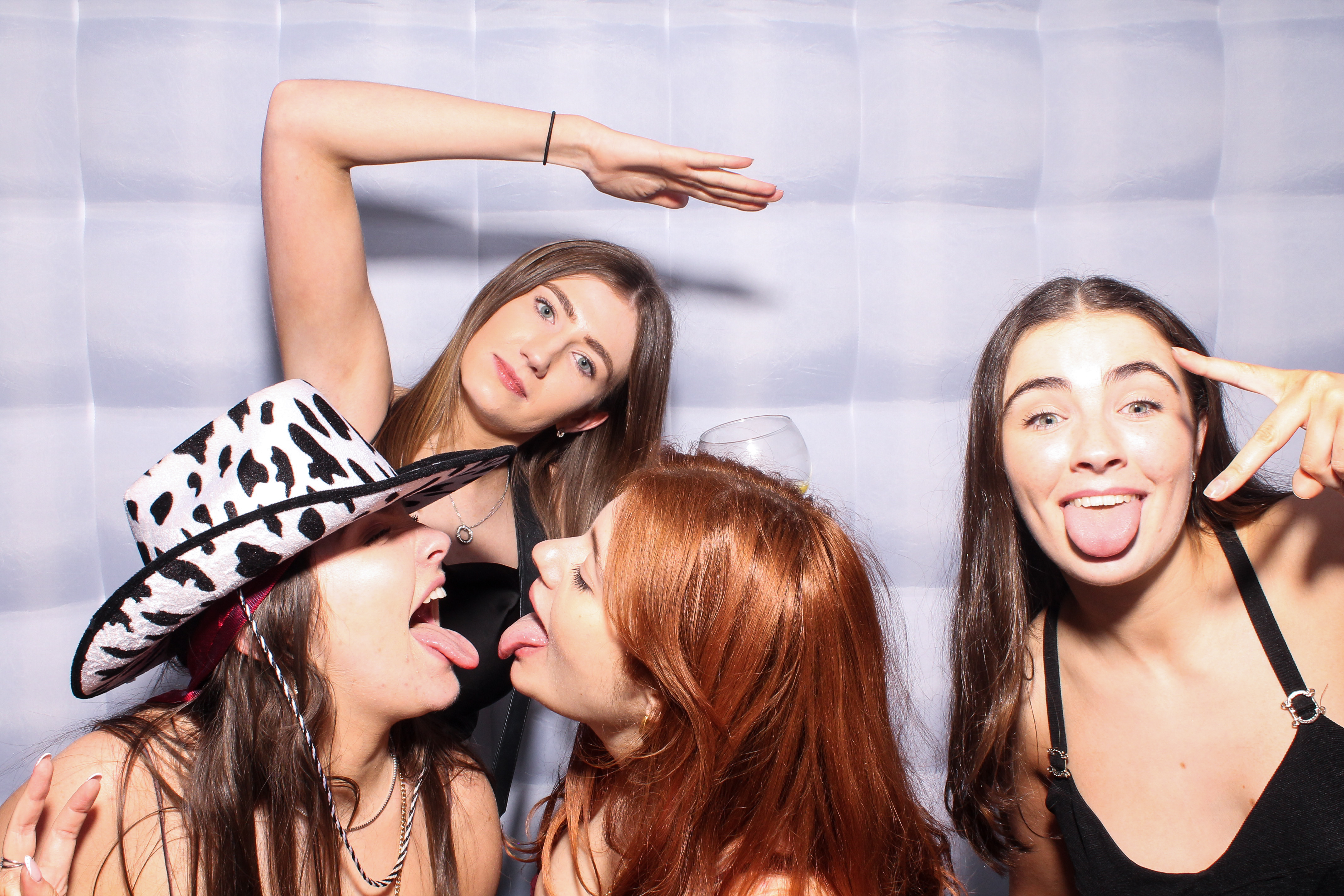 Louise & Niall | View more photos from the event at gallery.snapmagic.ie/u/SnapMagic/Louise-Niall