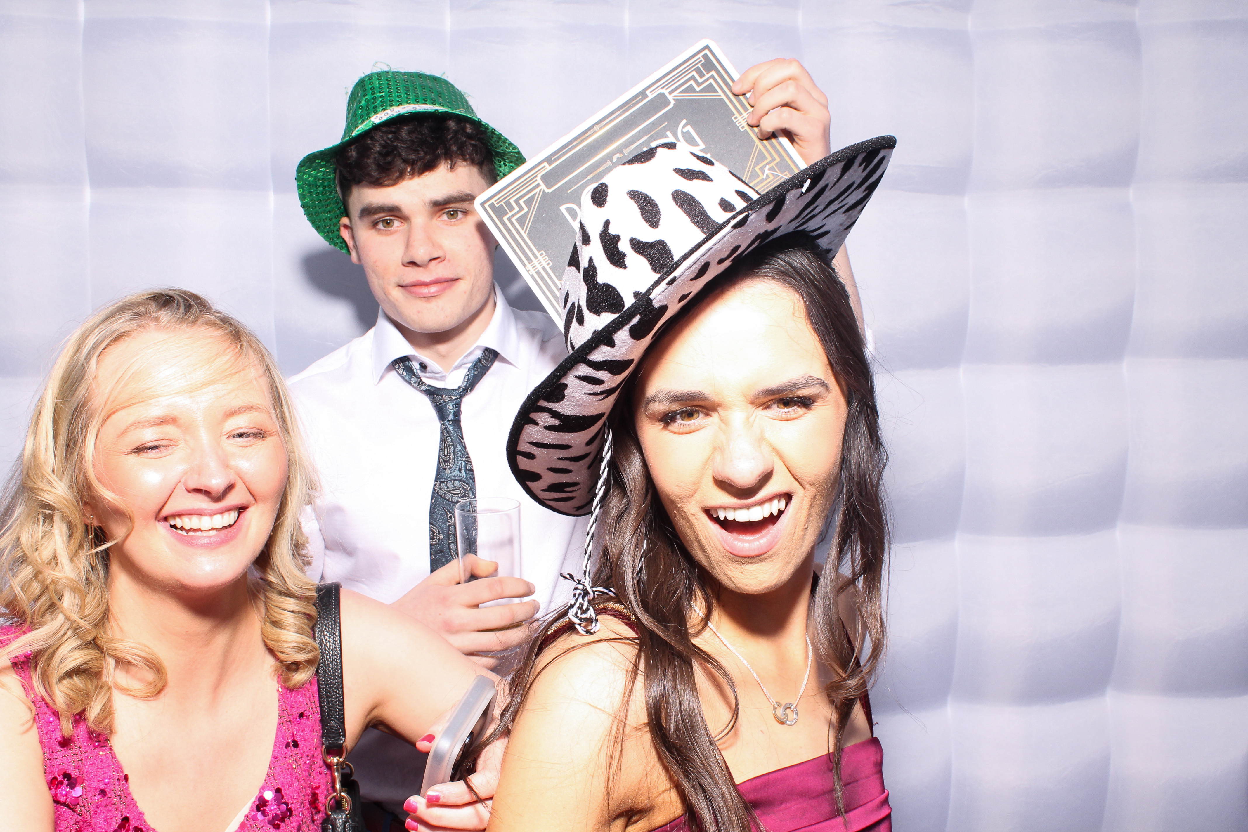 Louise & Niall | View more photos from the event at gallery.snapmagic.ie/u/SnapMagic/Louise-Niall