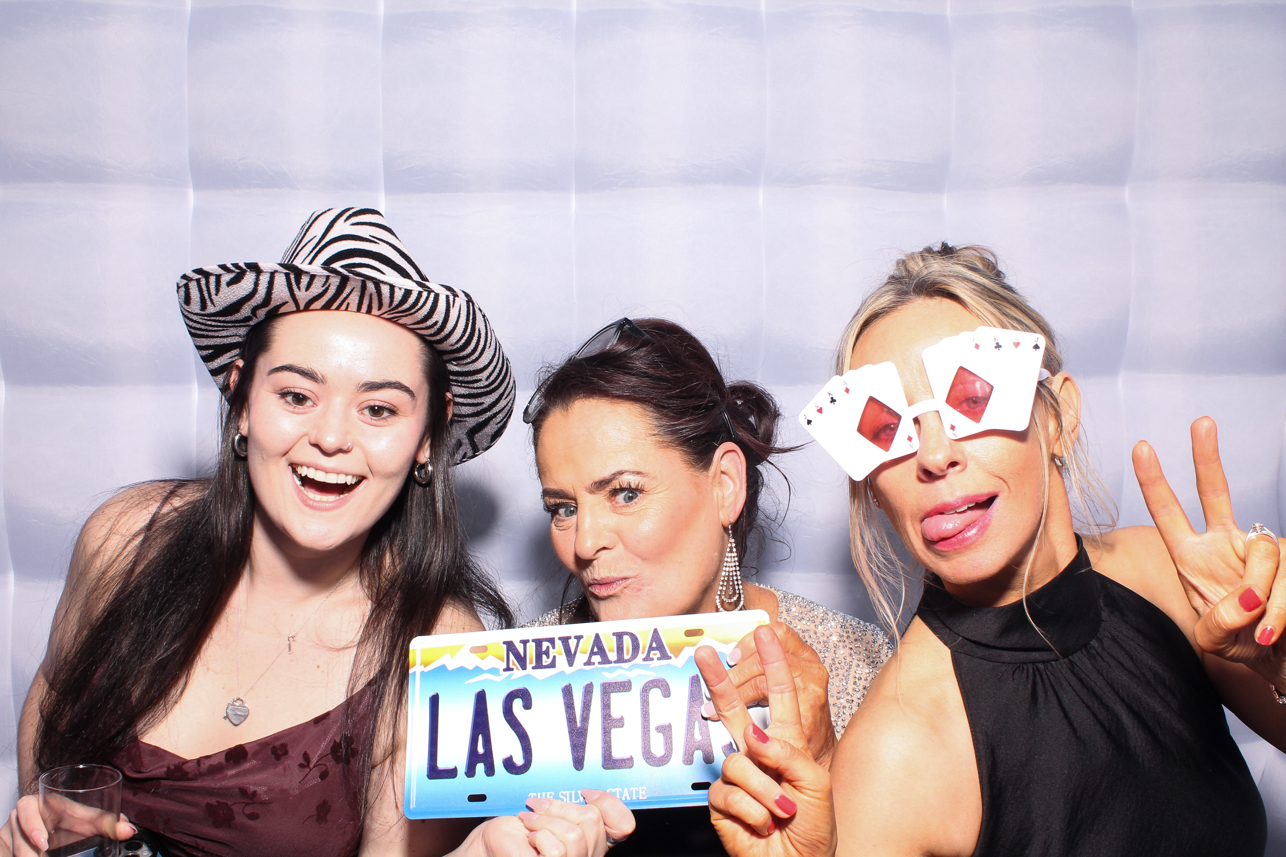 Louise & Niall | View more photos from the event at gallery.snapmagic.ie/u/SnapMagic/Louise-Niall