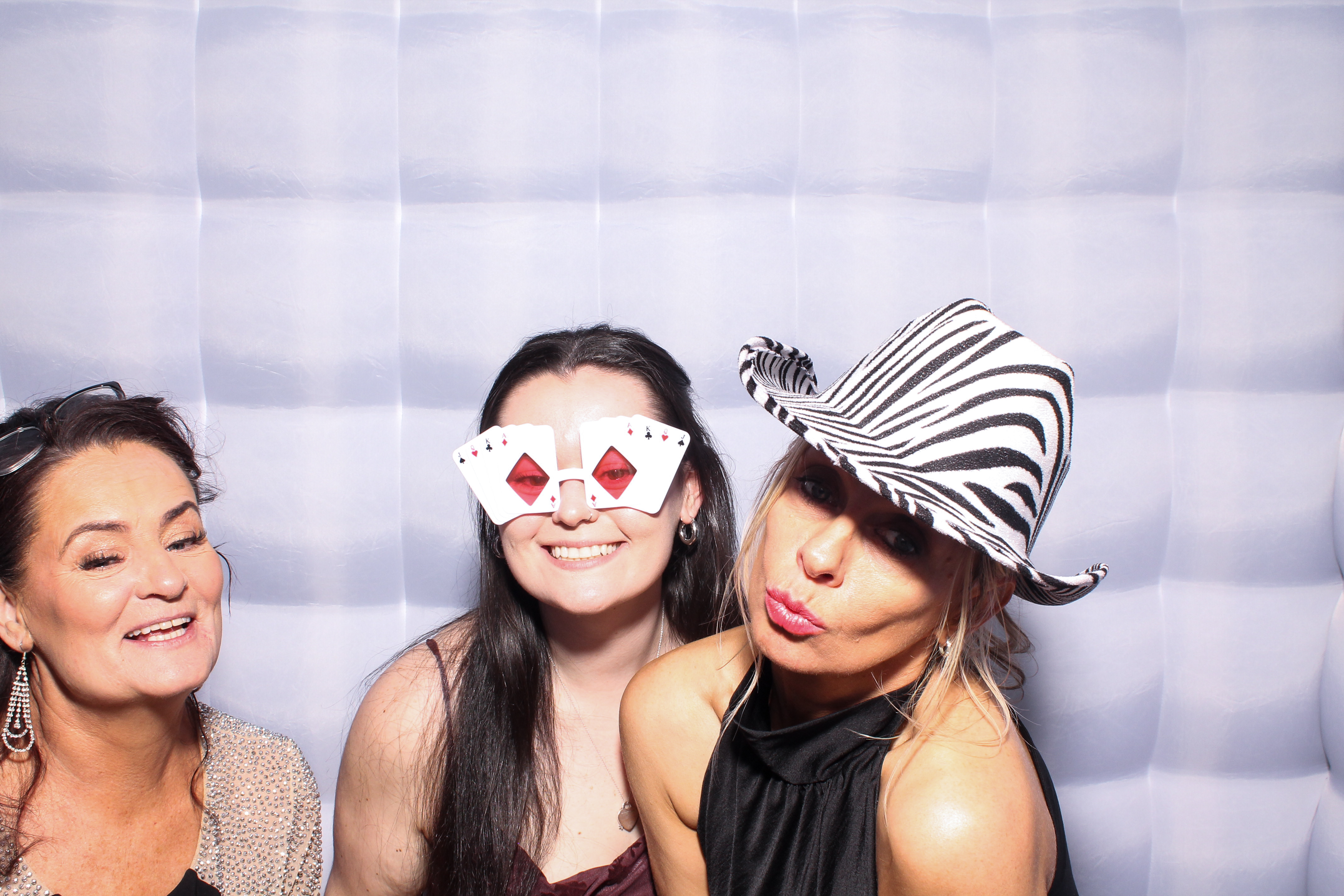 Louise & Niall | View more photos from the event at gallery.snapmagic.ie/u/SnapMagic/Louise-Niall