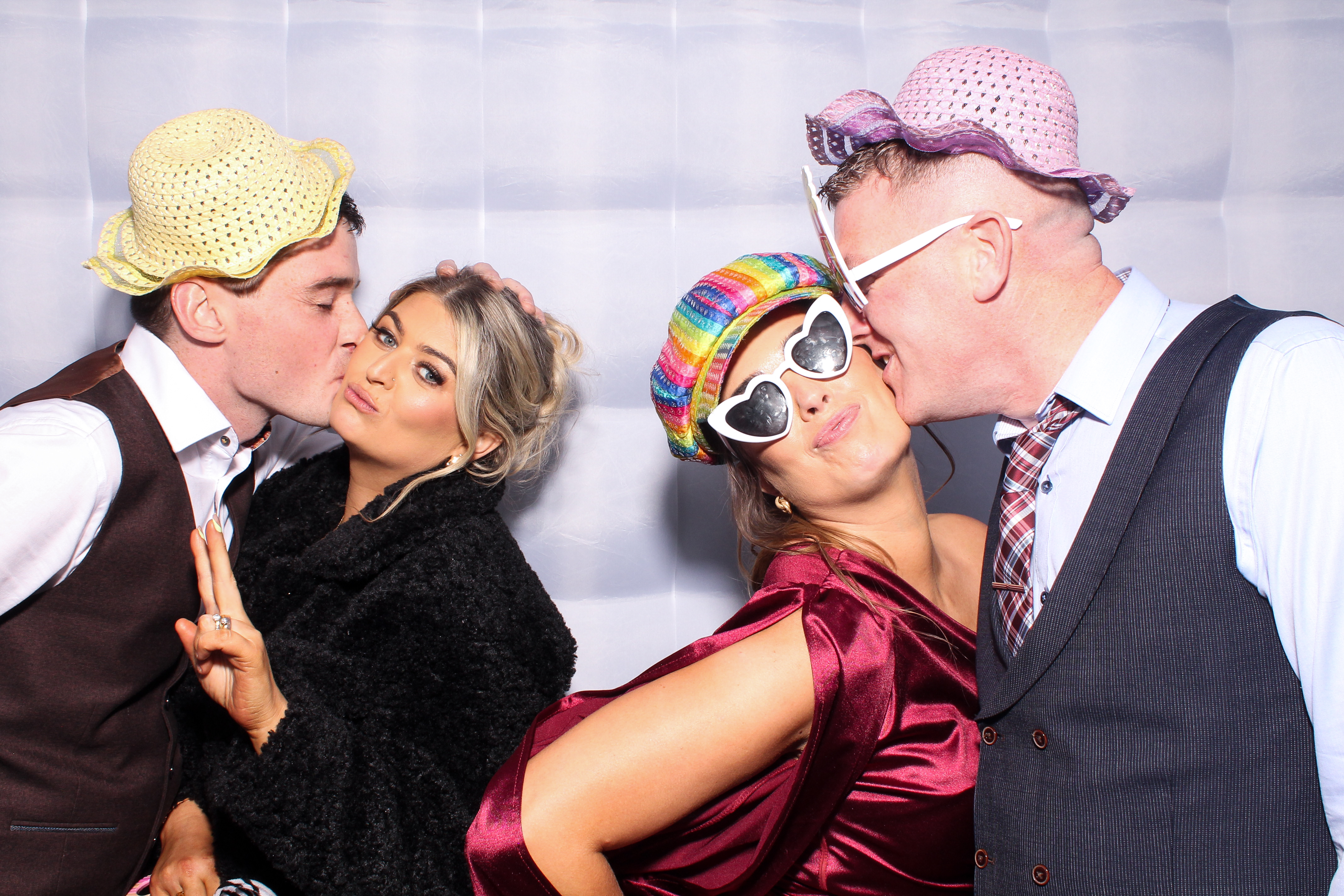 Louise & Niall | View more photos from the event at gallery.snapmagic.ie/u/SnapMagic/Louise-Niall