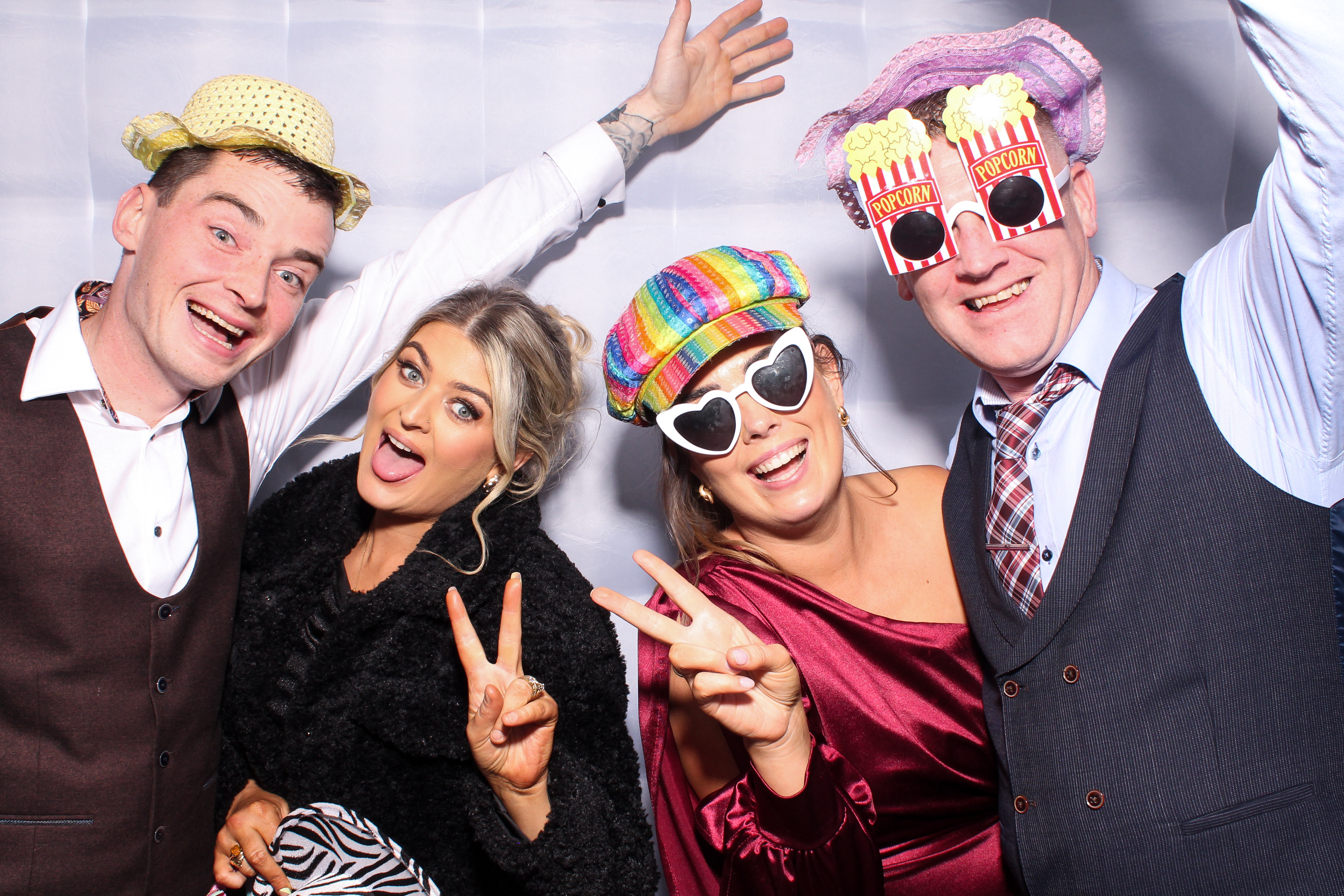 Louise & Niall | View more photos from the event at gallery.snapmagic.ie/u/SnapMagic/Louise-Niall