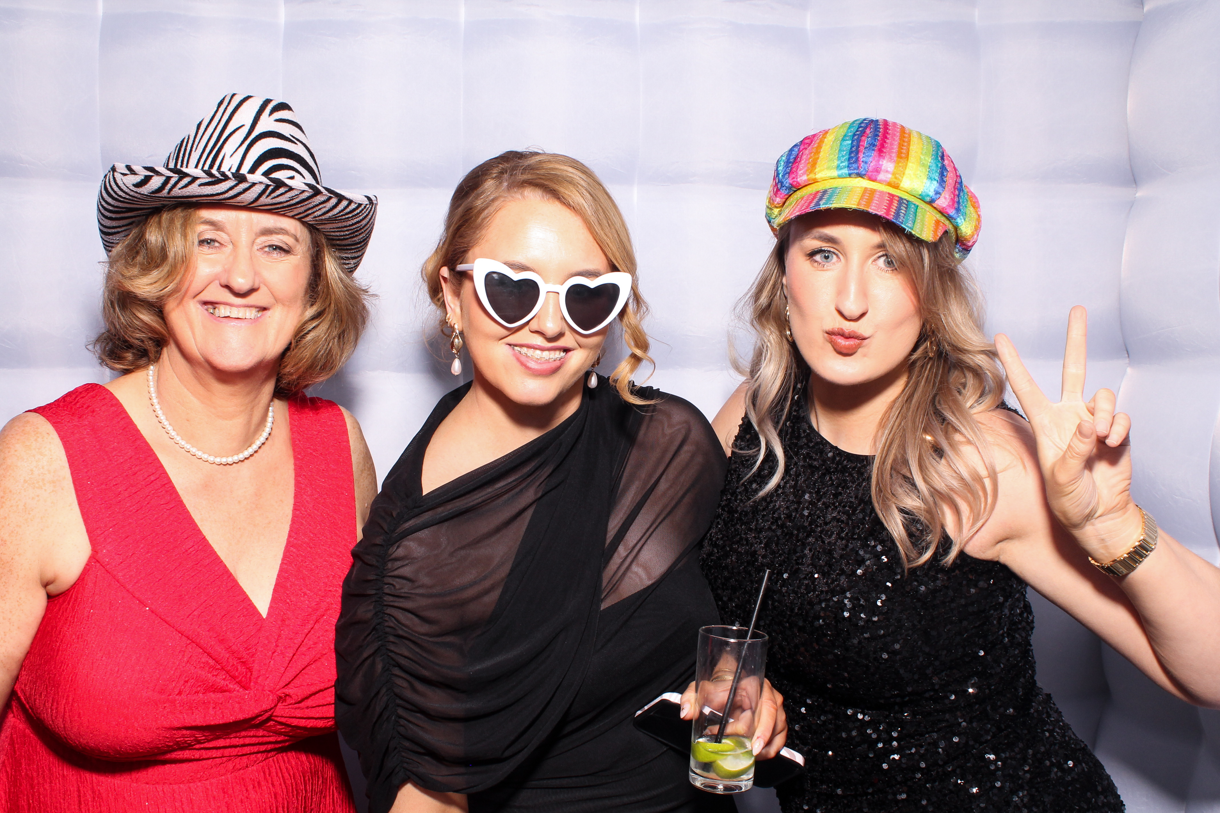 Louise & Niall | View more photos from the event at gallery.snapmagic.ie/u/SnapMagic/Louise-Niall