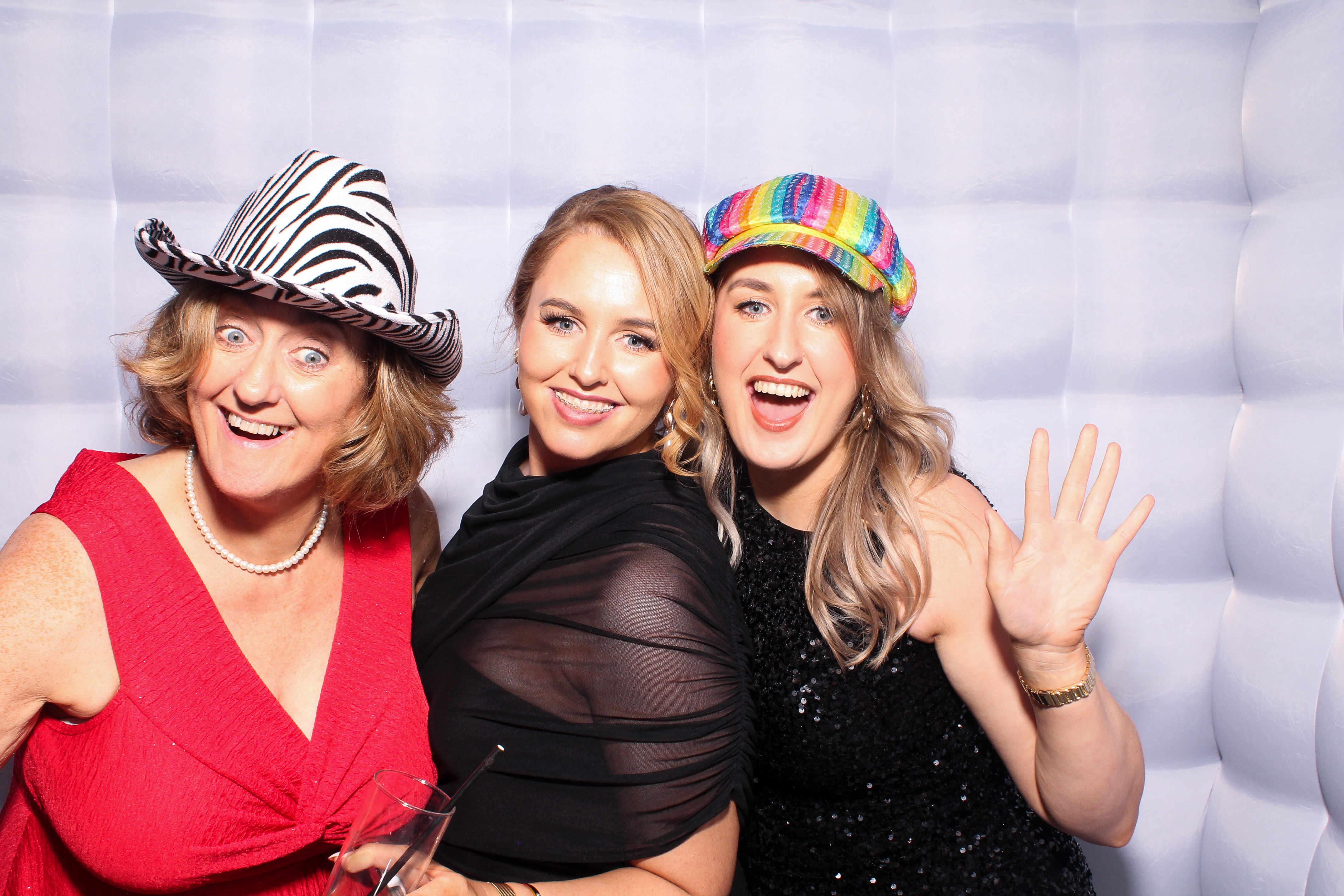 Louise & Niall | View more photos from the event at gallery.snapmagic.ie/u/SnapMagic/Louise-Niall