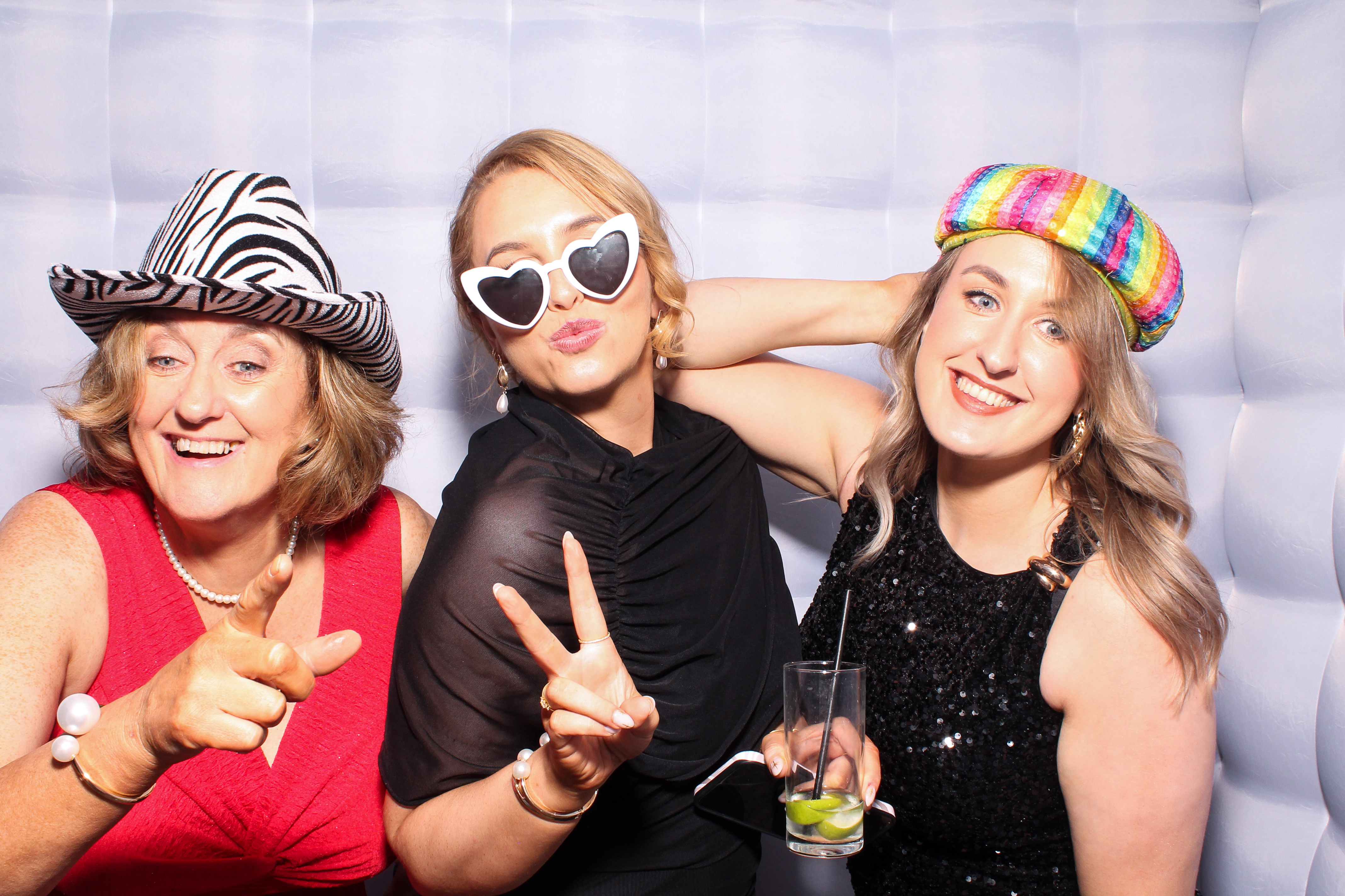 Louise & Niall | View more photos from the event at gallery.snapmagic.ie/u/SnapMagic/Louise-Niall