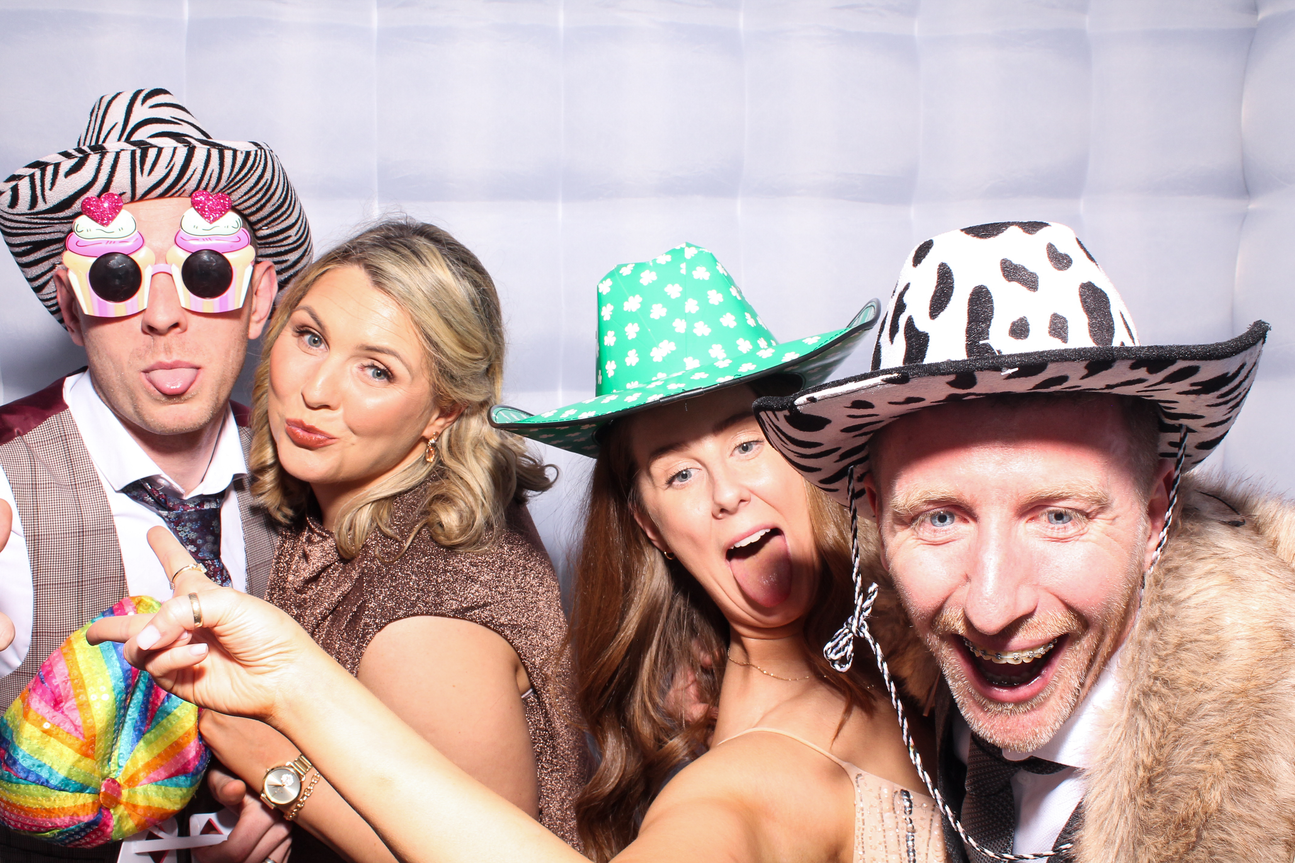 Louise & Niall | View more photos from the event at gallery.snapmagic.ie/u/SnapMagic/Louise-Niall