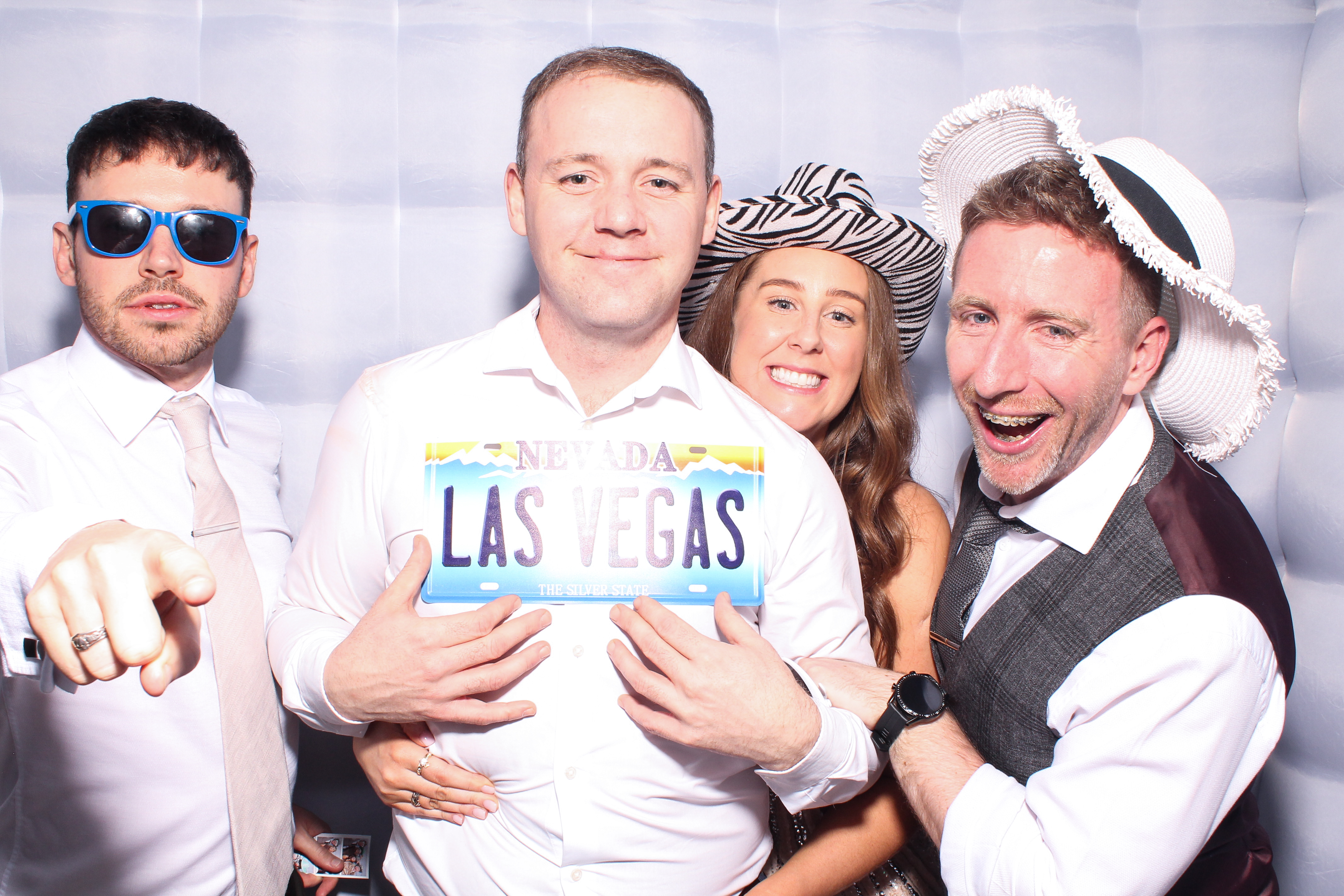 Louise & Niall | View more photos from the event at gallery.snapmagic.ie/u/SnapMagic/Louise-Niall