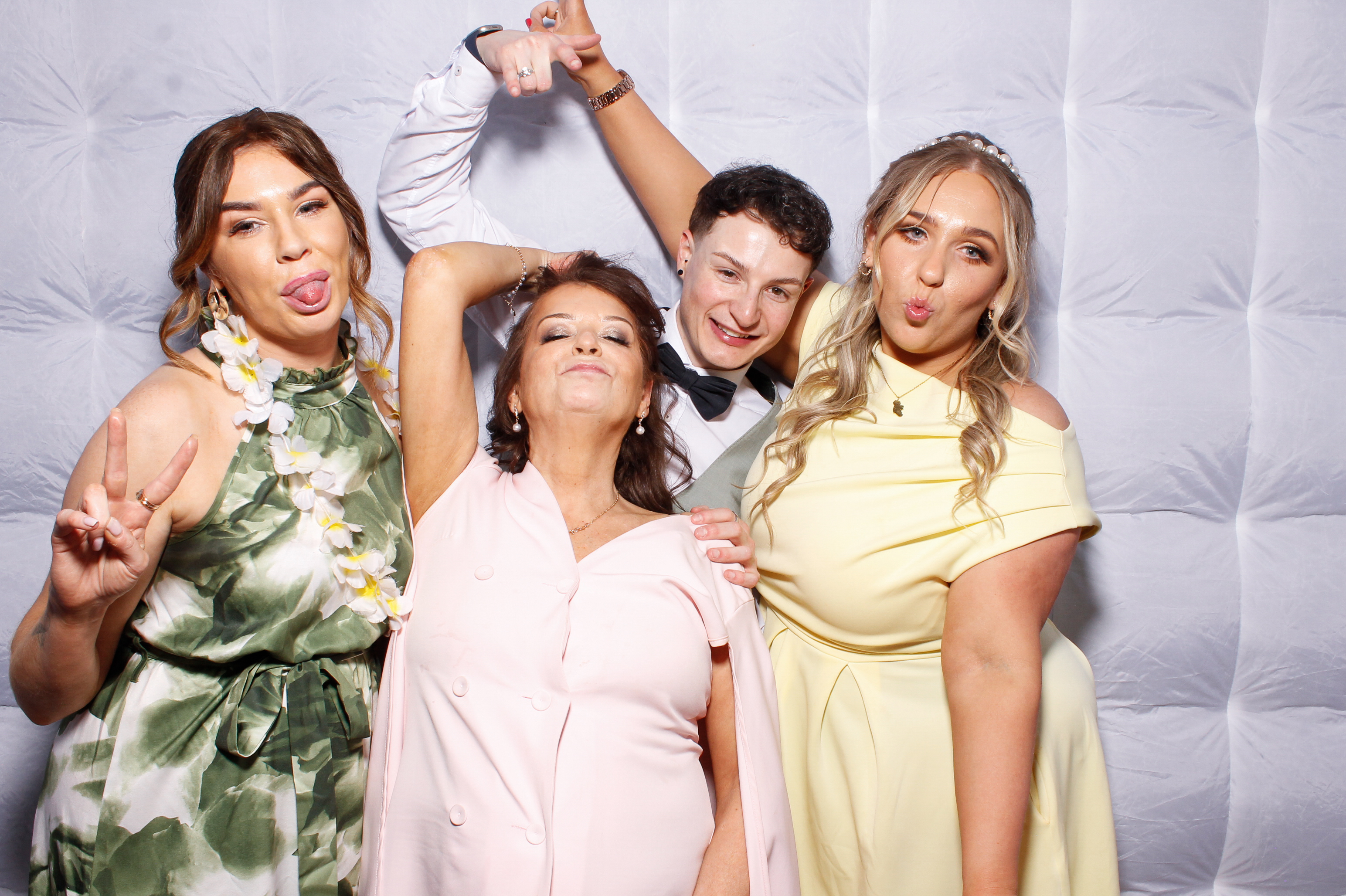 Megan & Liam | View more photos from the event at gallery.snapmagic.ie/u/SnapMagic/Megan-Liam