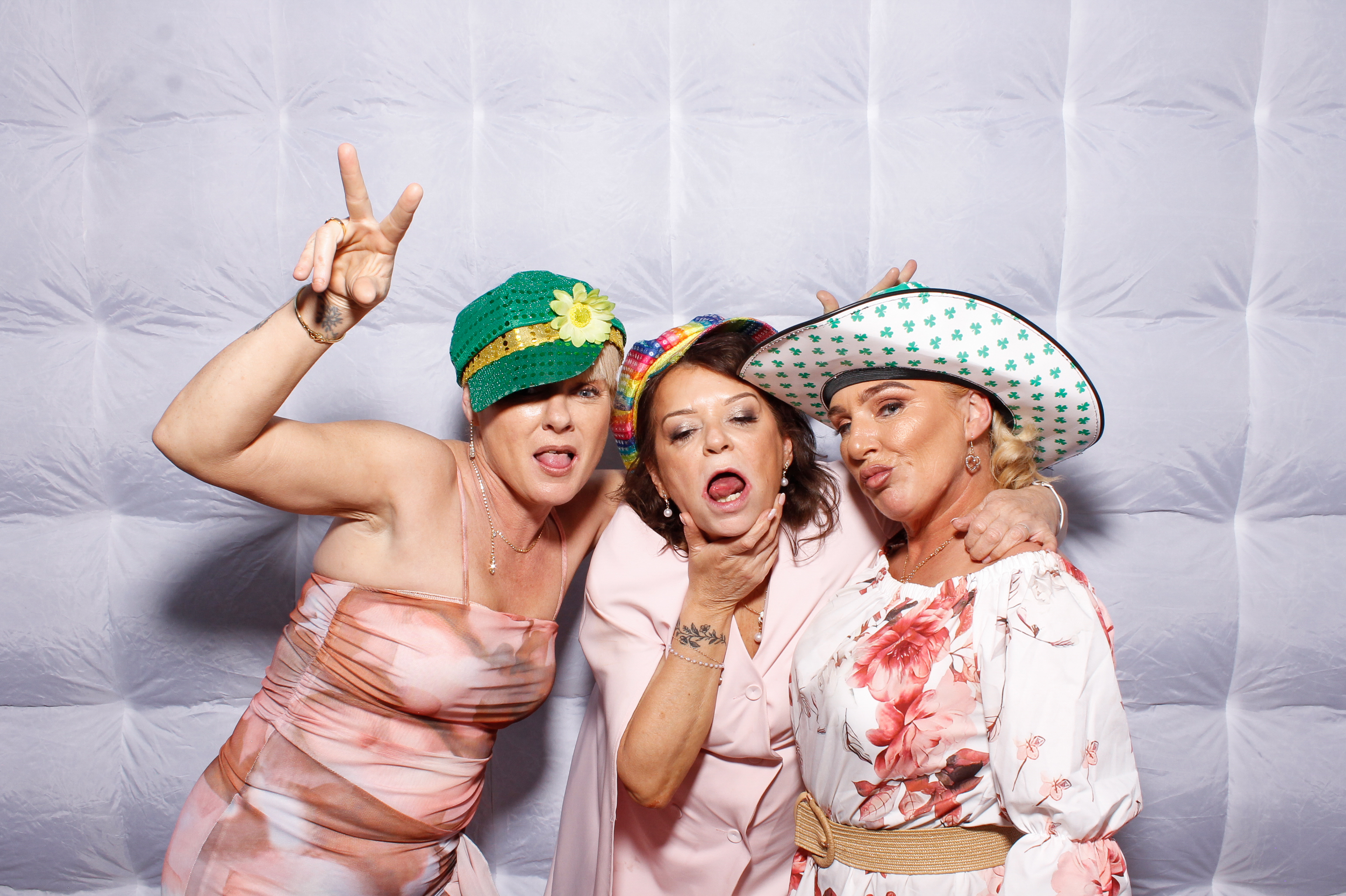 Megan & Liam | View more photos from the event at gallery.snapmagic.ie/u/SnapMagic/Megan-Liam