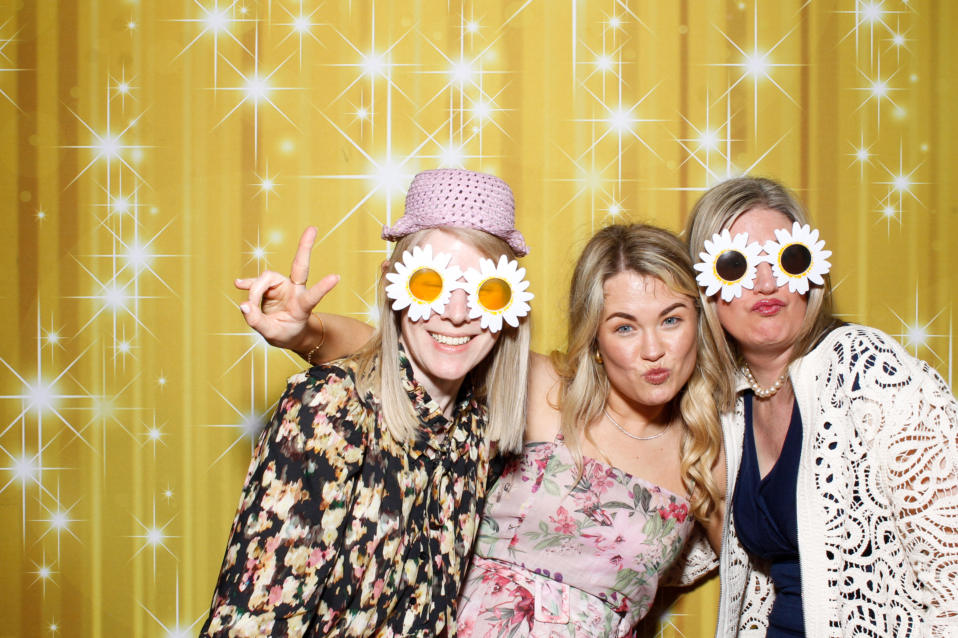 Siobhan & Lawrence | View more photos from the event at gallery.snapmagic.ie/u/SnapMagic/Siobhan-Lawrence