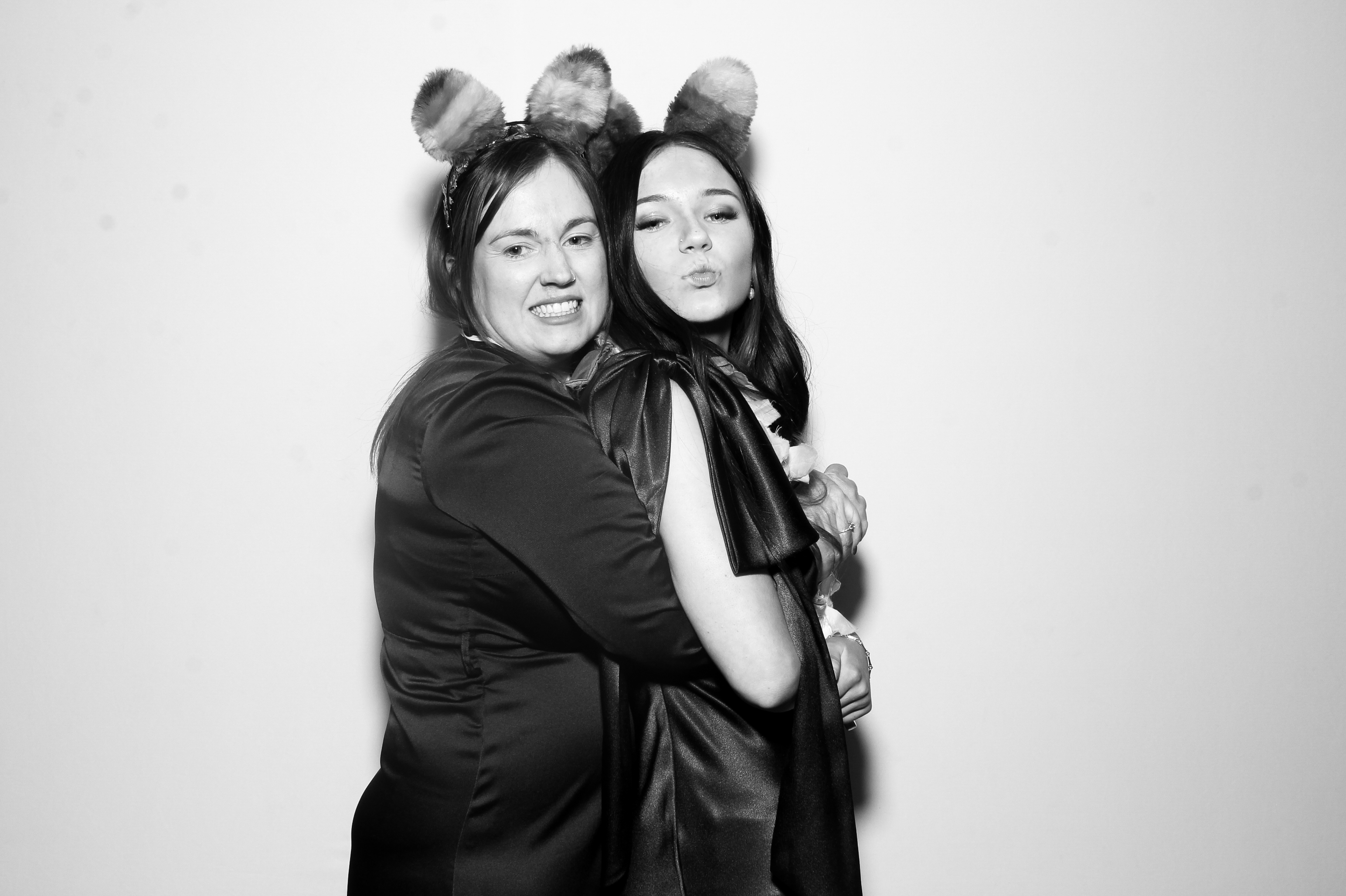 Sonia & Brett | View more photos from the event at gallery.snapmagic.ie/u/SnapMagic/Sonia-Brett