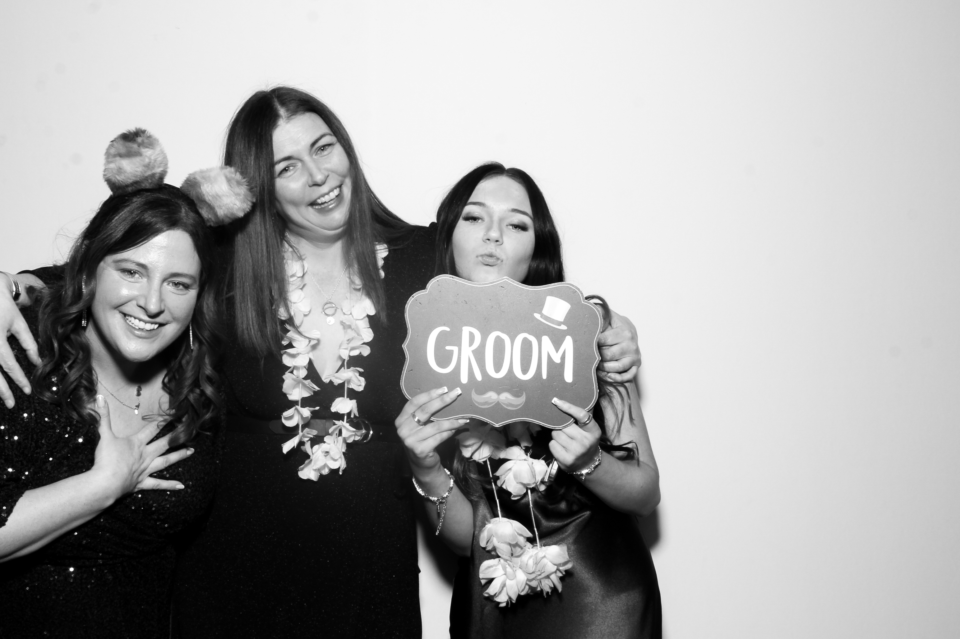 Sonia & Brett | View more photos from the event at gallery.snapmagic.ie/u/SnapMagic/Sonia-Brett