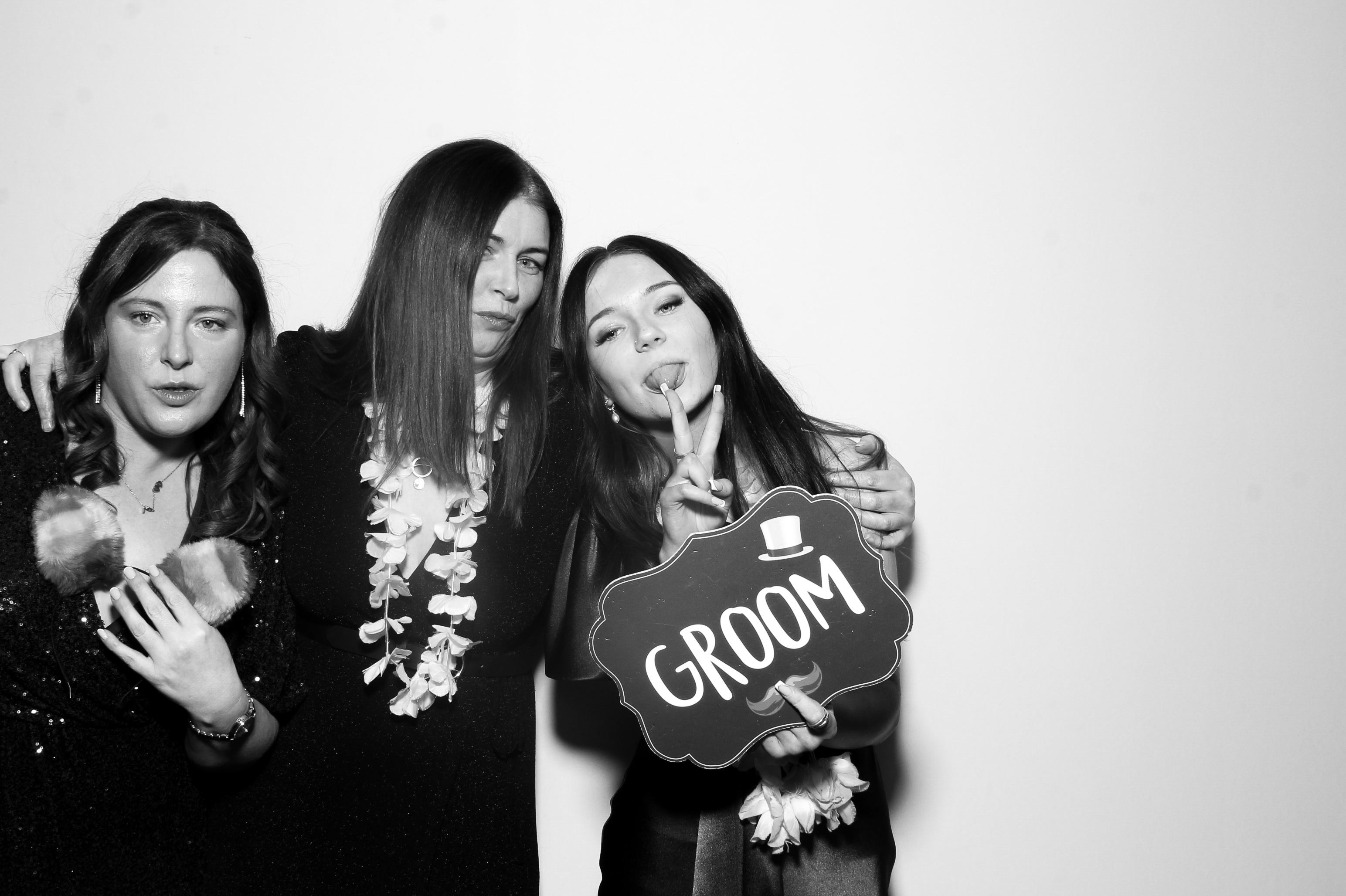 Sonia & Brett | View more photos from the event at gallery.snapmagic.ie/u/SnapMagic/Sonia-Brett