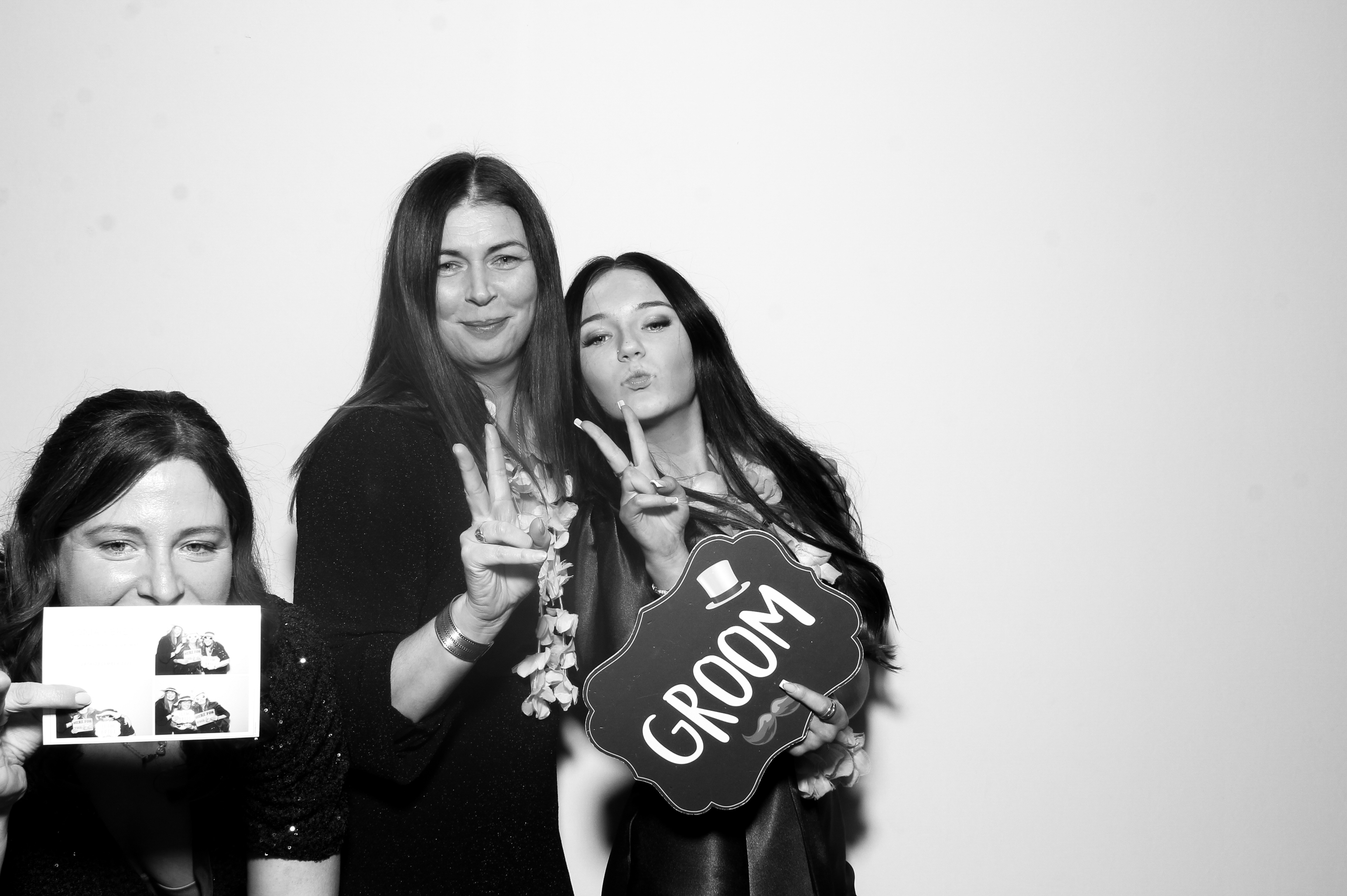 Sonia & Brett | View more photos from the event at gallery.snapmagic.ie/u/SnapMagic/Sonia-Brett