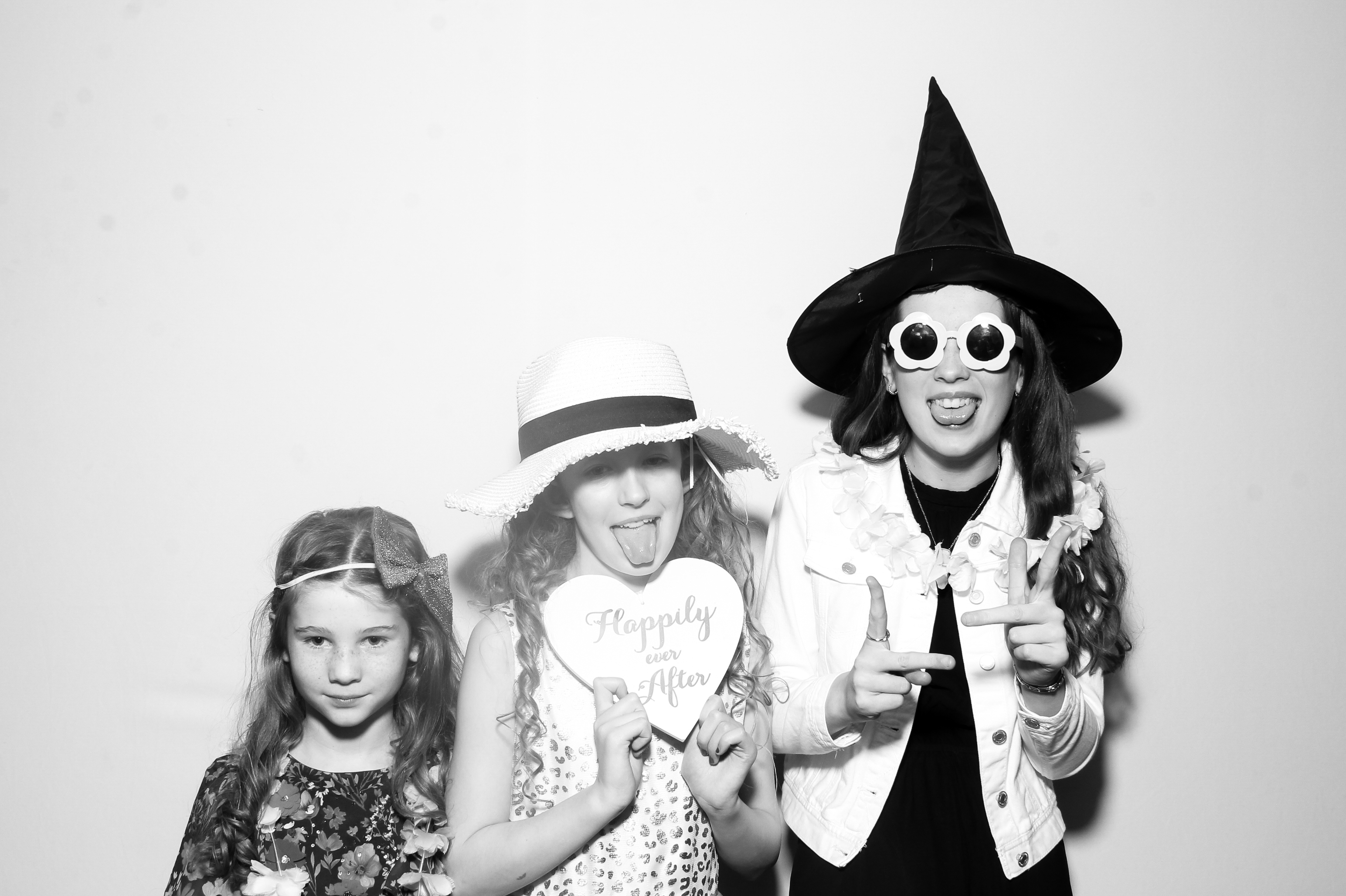 Sonia & Brett | View more photos from the event at gallery.snapmagic.ie/u/SnapMagic/Sonia-Brett