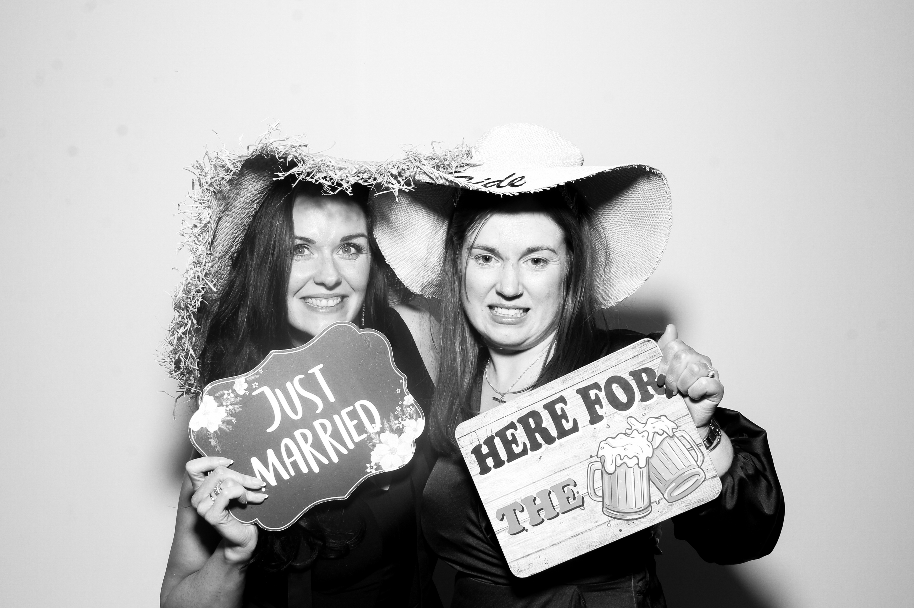 Sonia & Brett | View more photos from the event at gallery.snapmagic.ie/u/SnapMagic/Sonia-Brett