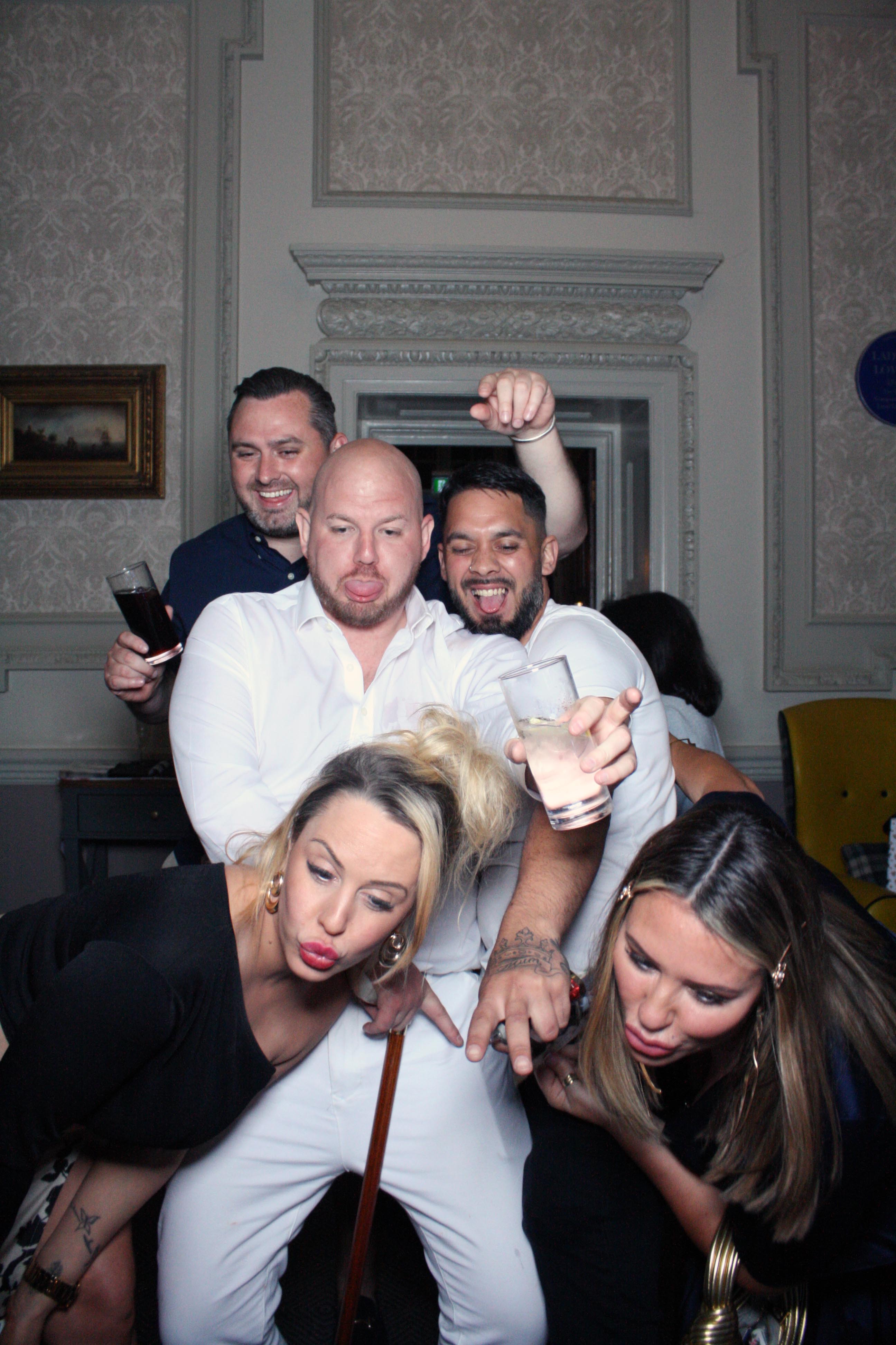  Dionne & Daniel's Wedding - Mirror/360 | View more photos from the event at galleries.surreyfacebooth.co.uk/u/Surrey-FaceBooth/Dionne-Daniels-Wedding-Mirror360