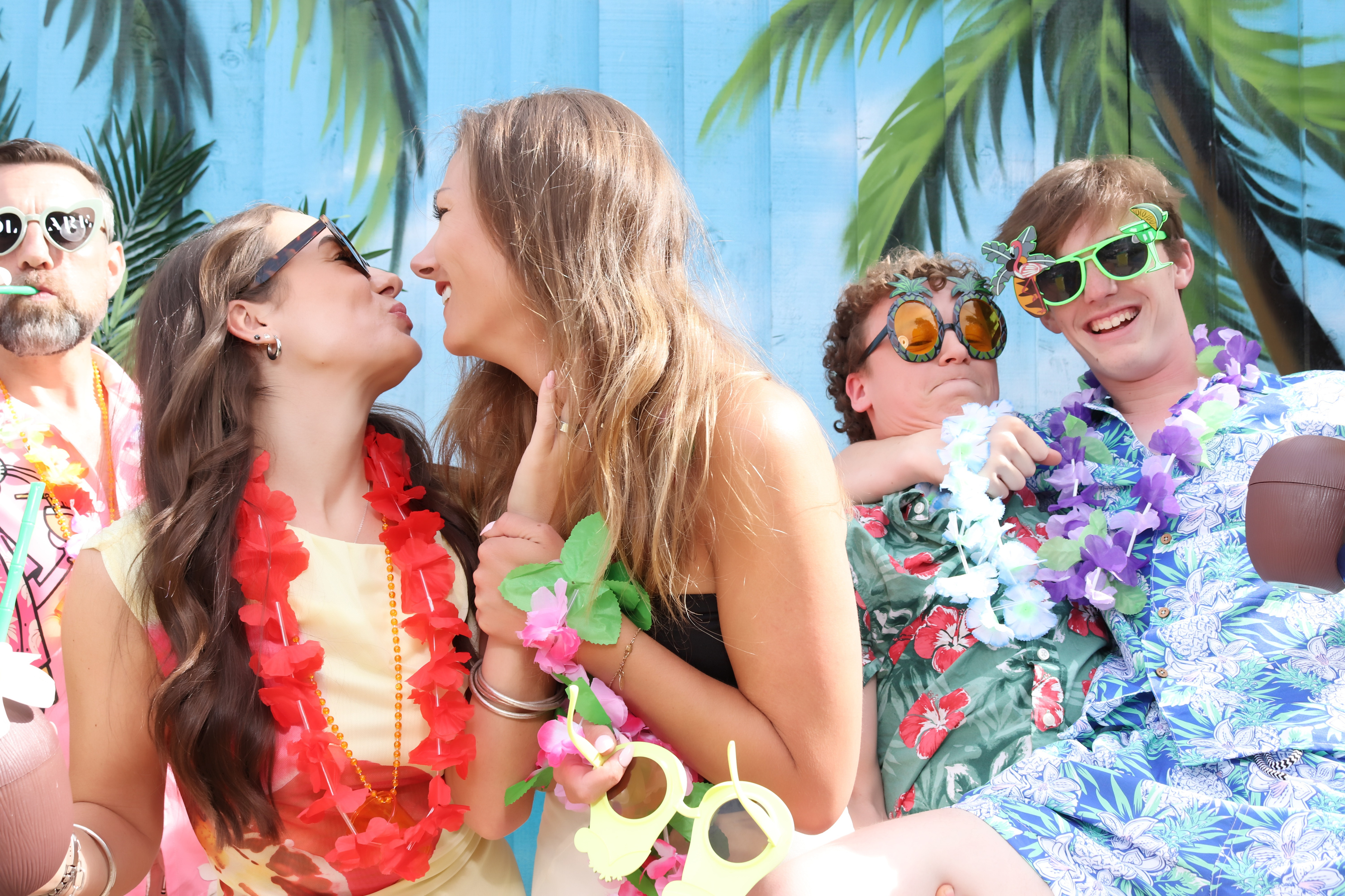 Aloha from Volare | View more photos from the event at gallery.pbooth.co.uk/u/ThePboothCompany/Aloha-from-Volare