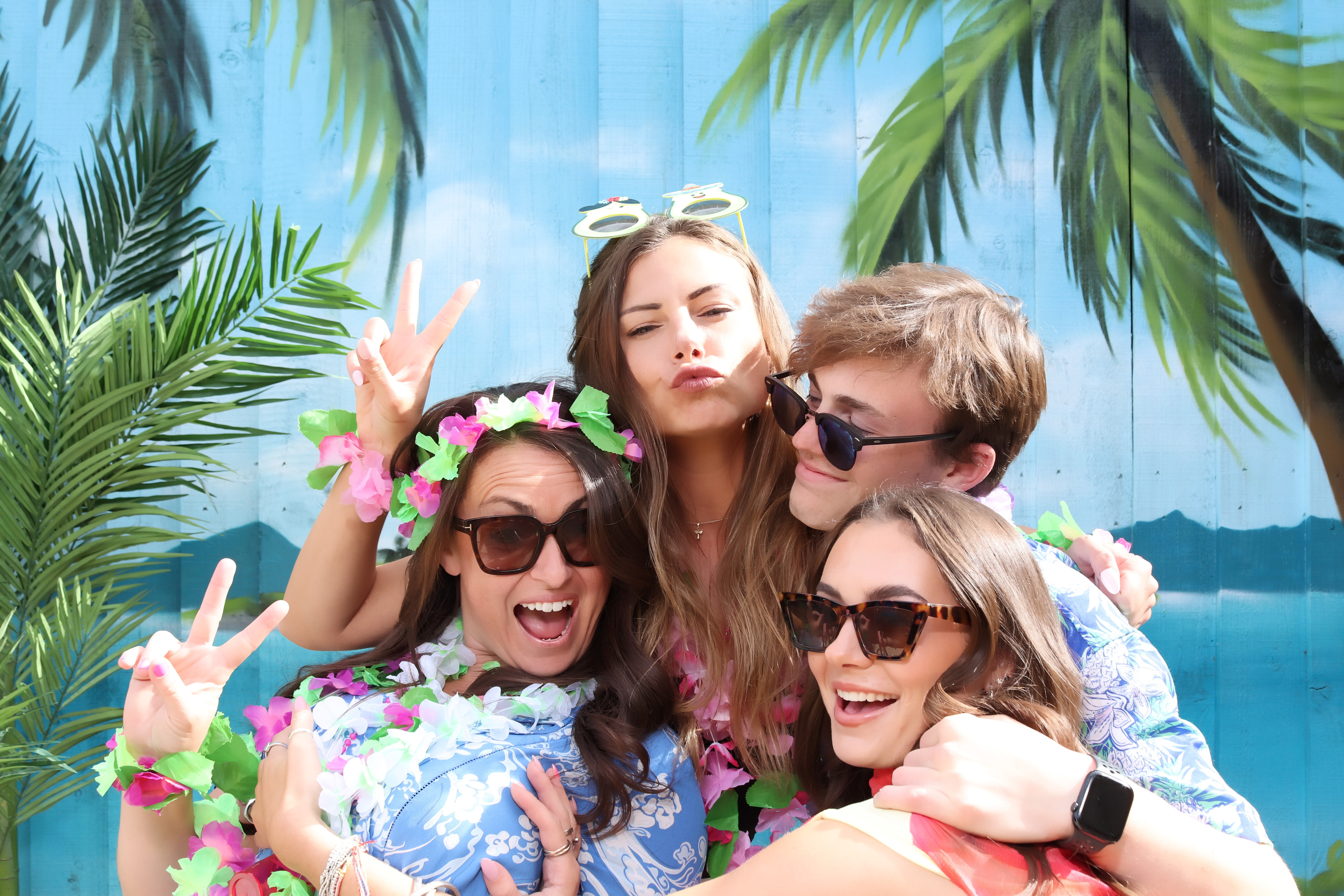 Aloha from Volare | View more photos from the event at gallery.pbooth.co.uk/u/ThePboothCompany/Aloha-from-Volare