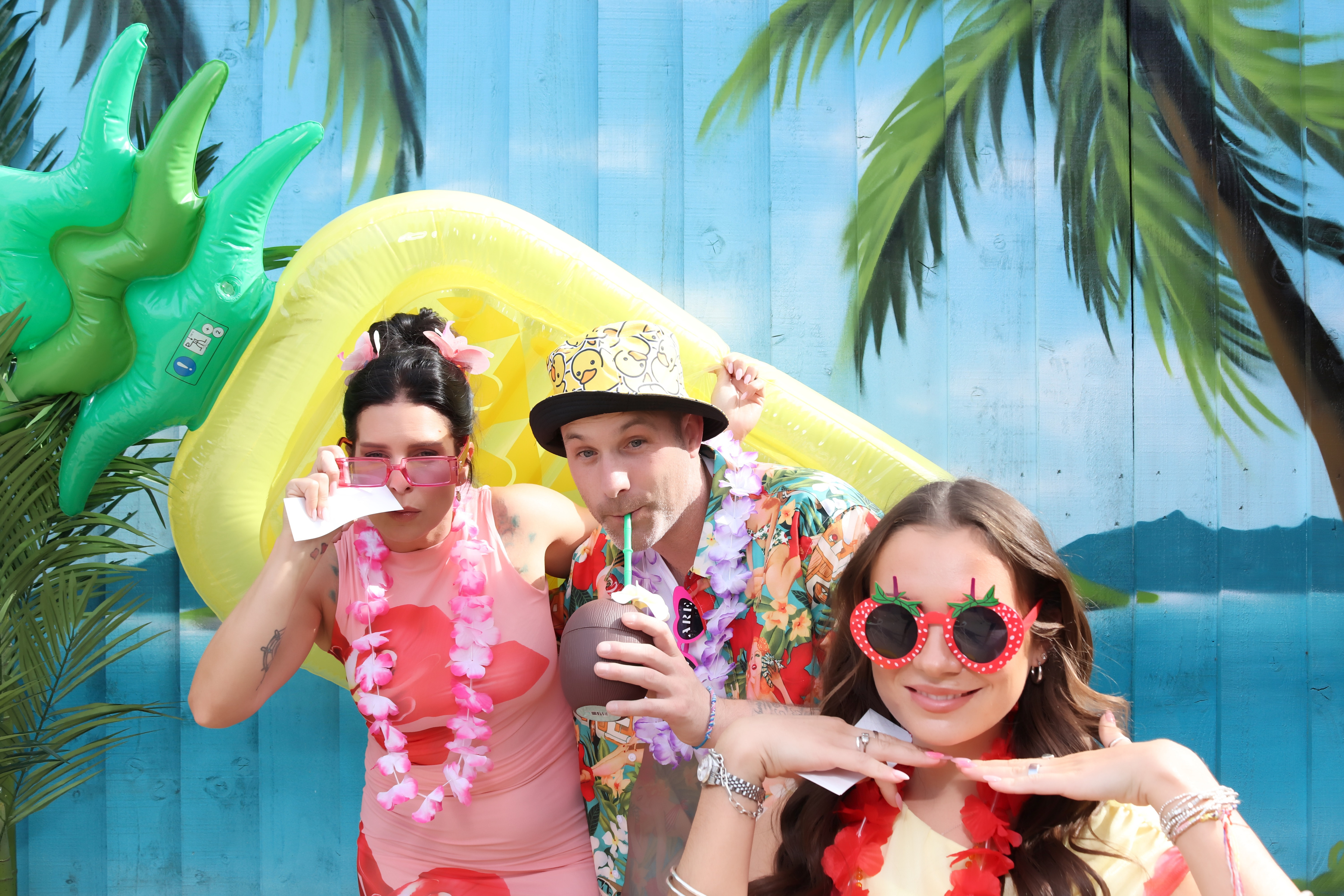 Aloha from Volare | View more photos from the event at gallery.pbooth.co.uk/u/ThePboothCompany/Aloha-from-Volare