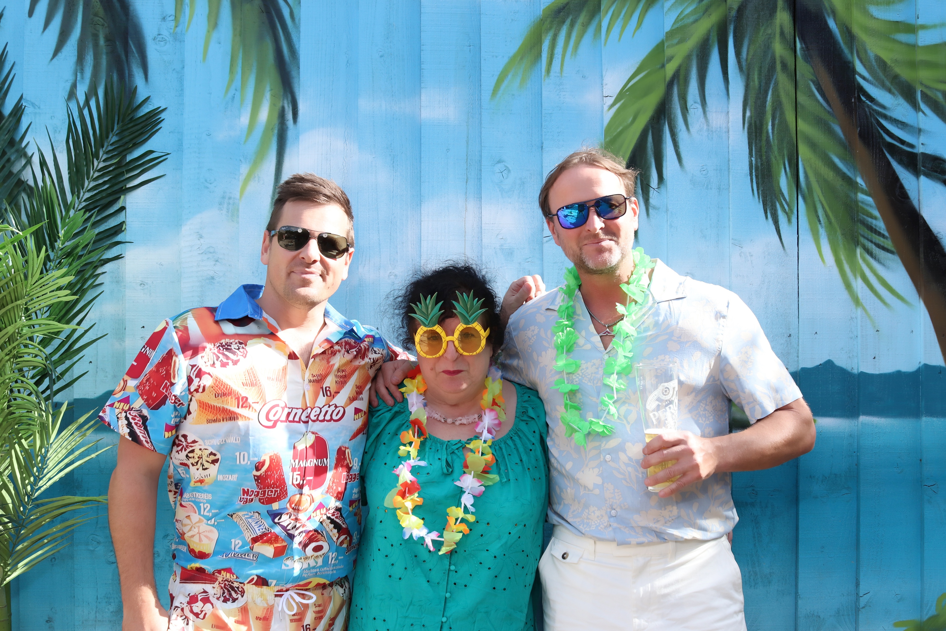 Aloha from Volare | View more photos from the event at gallery.pbooth.co.uk/u/ThePboothCompany/Aloha-from-Volare