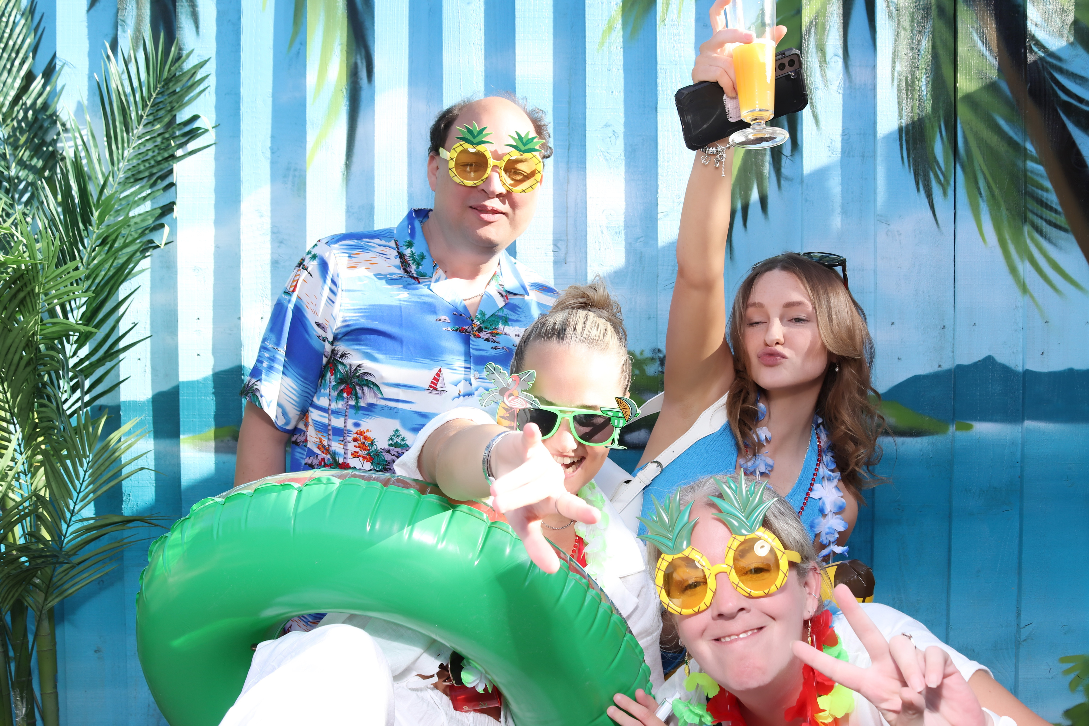 Aloha from Volare | View more photos from the event at gallery.pbooth.co.uk/u/ThePboothCompany/Aloha-from-Volare