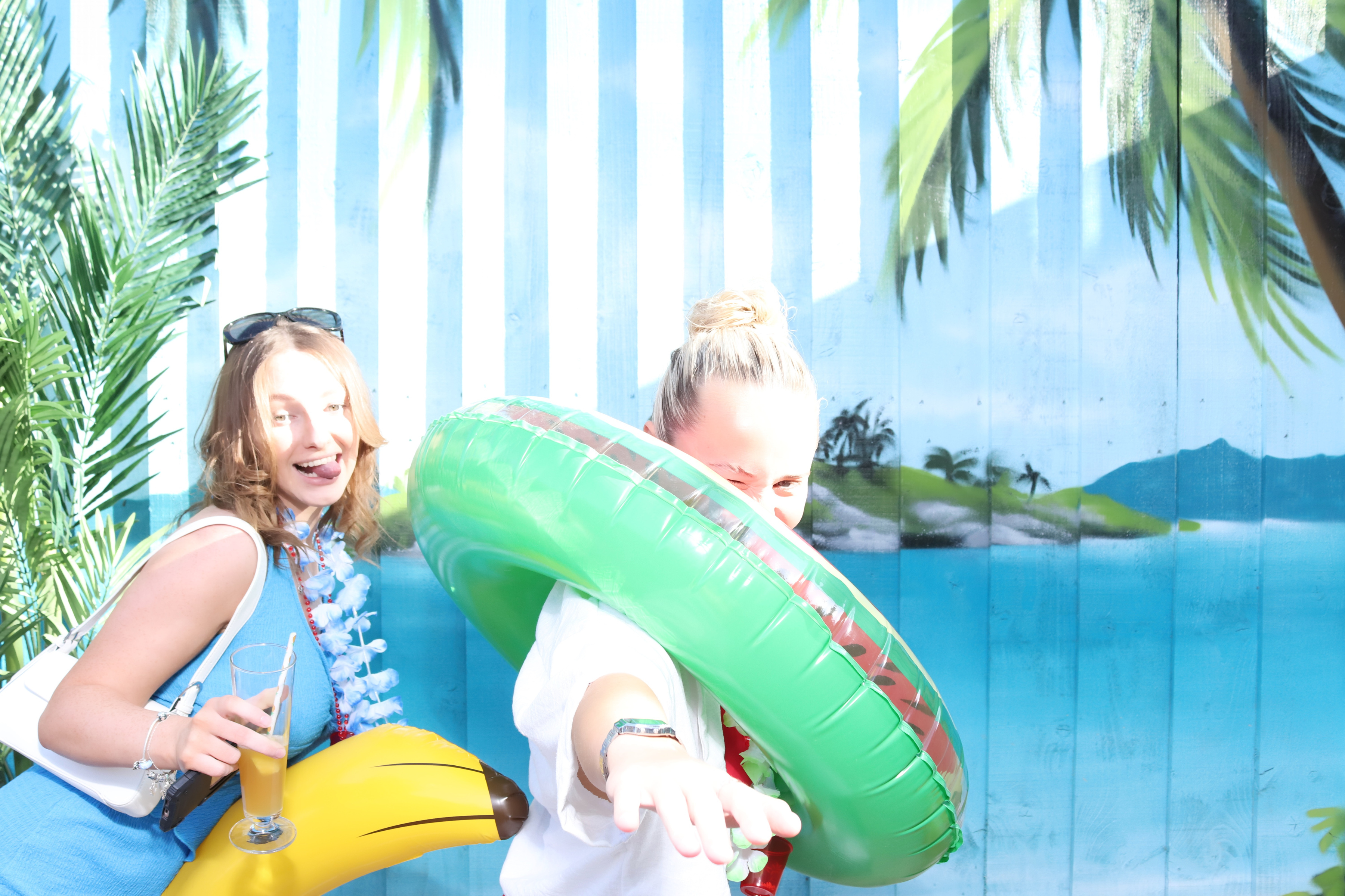 Aloha from Volare | View more photos from the event at gallery.pbooth.co.uk/u/ThePboothCompany/Aloha-from-Volare