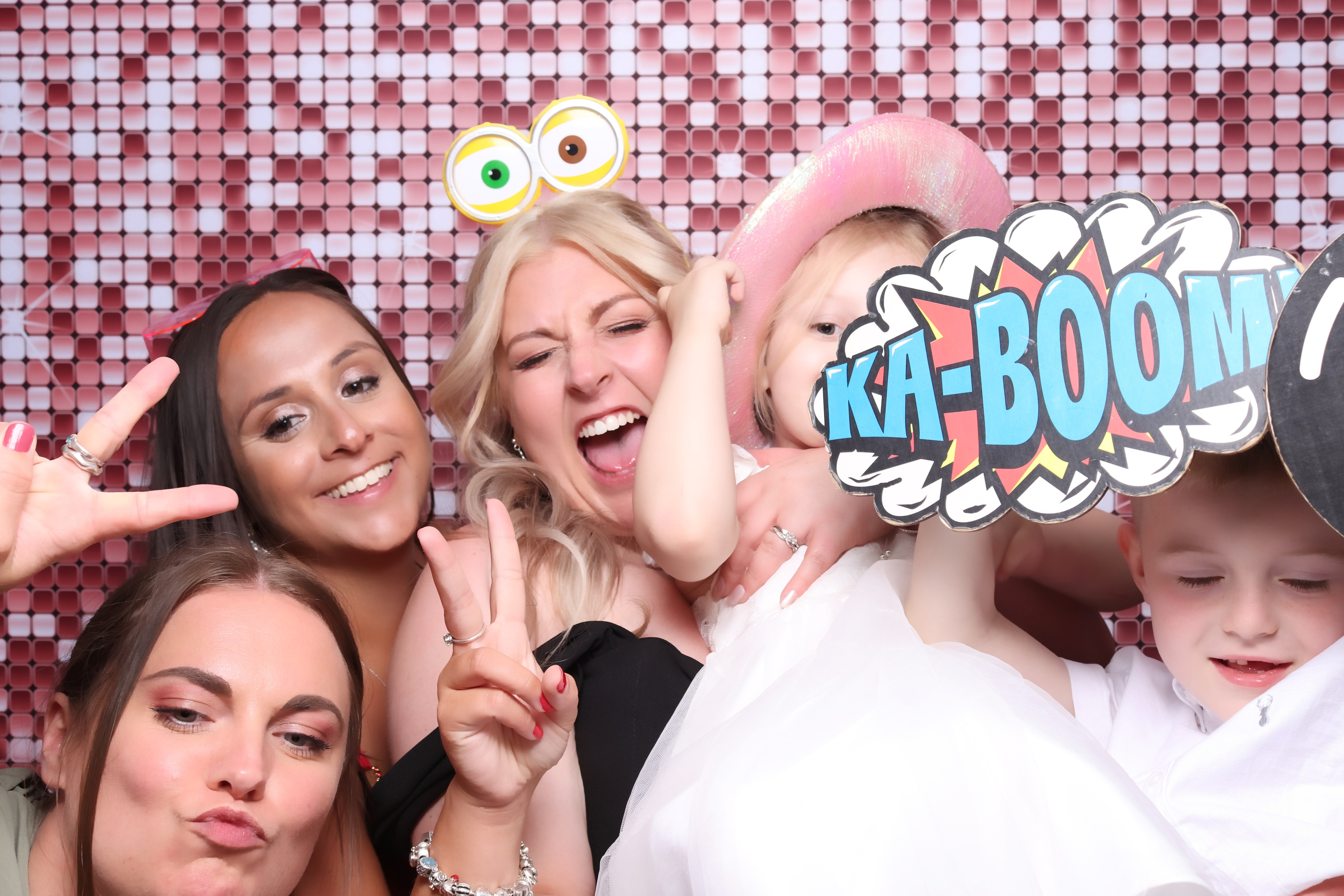 Lauren and James Wedding | View more photos from the event at gallery.pbooth.co.uk/u/ThePboothCompany/Lauren-and-James-Wedding